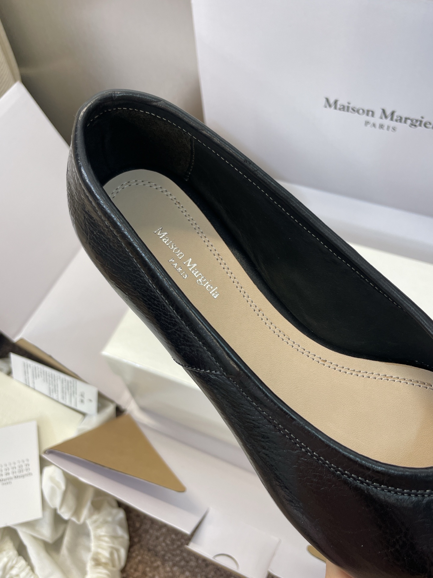 Fashion Substitutes: Maison Margiela Ballet Shoes with Waterwashing Tabi Sole - 图片 8