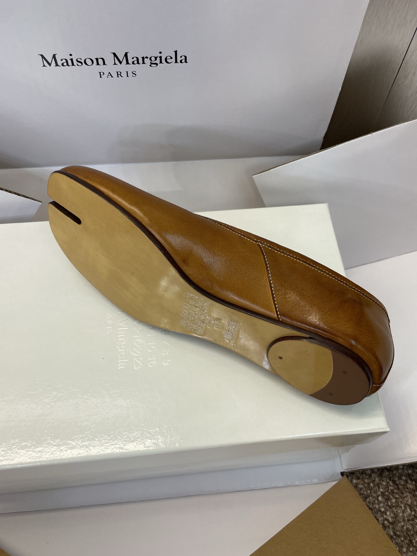 Fashion Substitutes: Maison Margiela Ballet Shoes with Waterwashing Technology - 图片 9