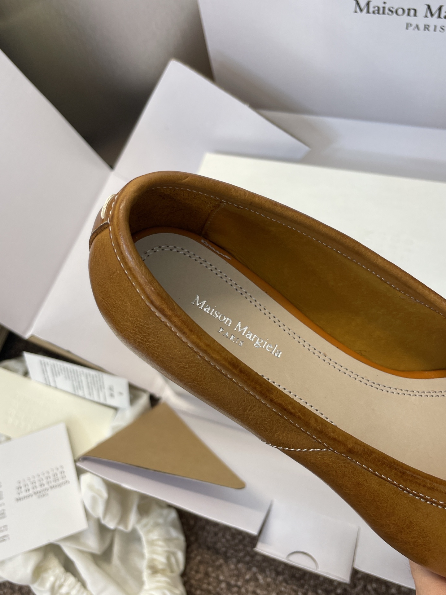 Fashion Substitutes: Maison Margiela Ballet Shoes with Waterwashing Technology - 图片 8