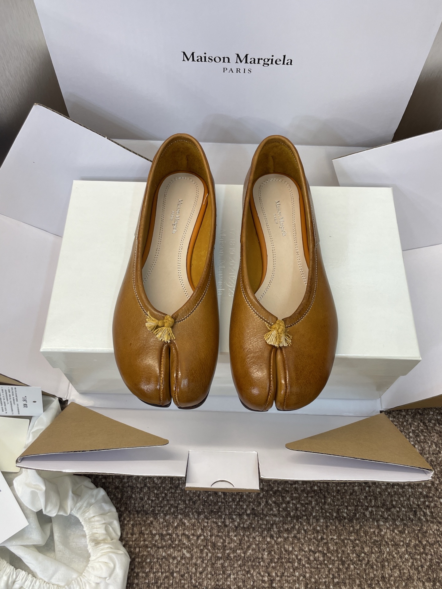 Fashion Substitutes: Maison Margiela Ballet Shoes with Waterwashing Technology - 图片 7