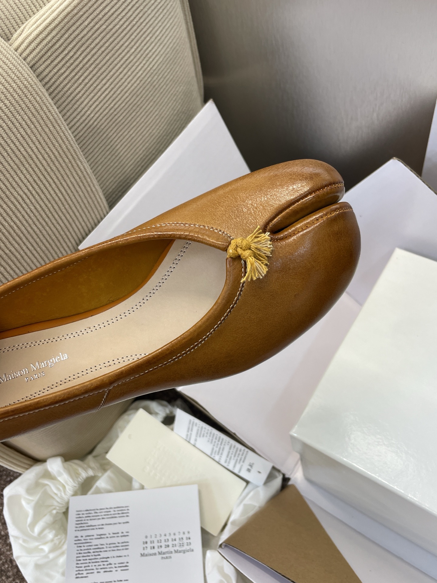 Fashion Substitutes: Maison Margiela Ballet Shoes with Waterwashing Technology - 图片 6
