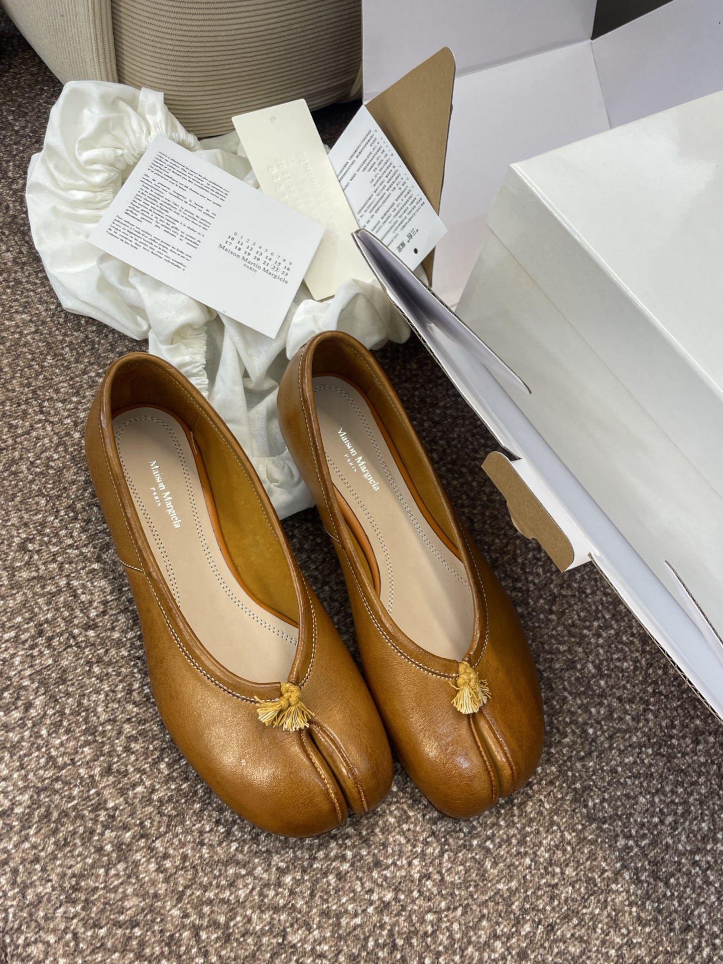 Fashion Substitutes: Maison Margiela Ballet Shoes with Waterwashing Technology - 图片 3