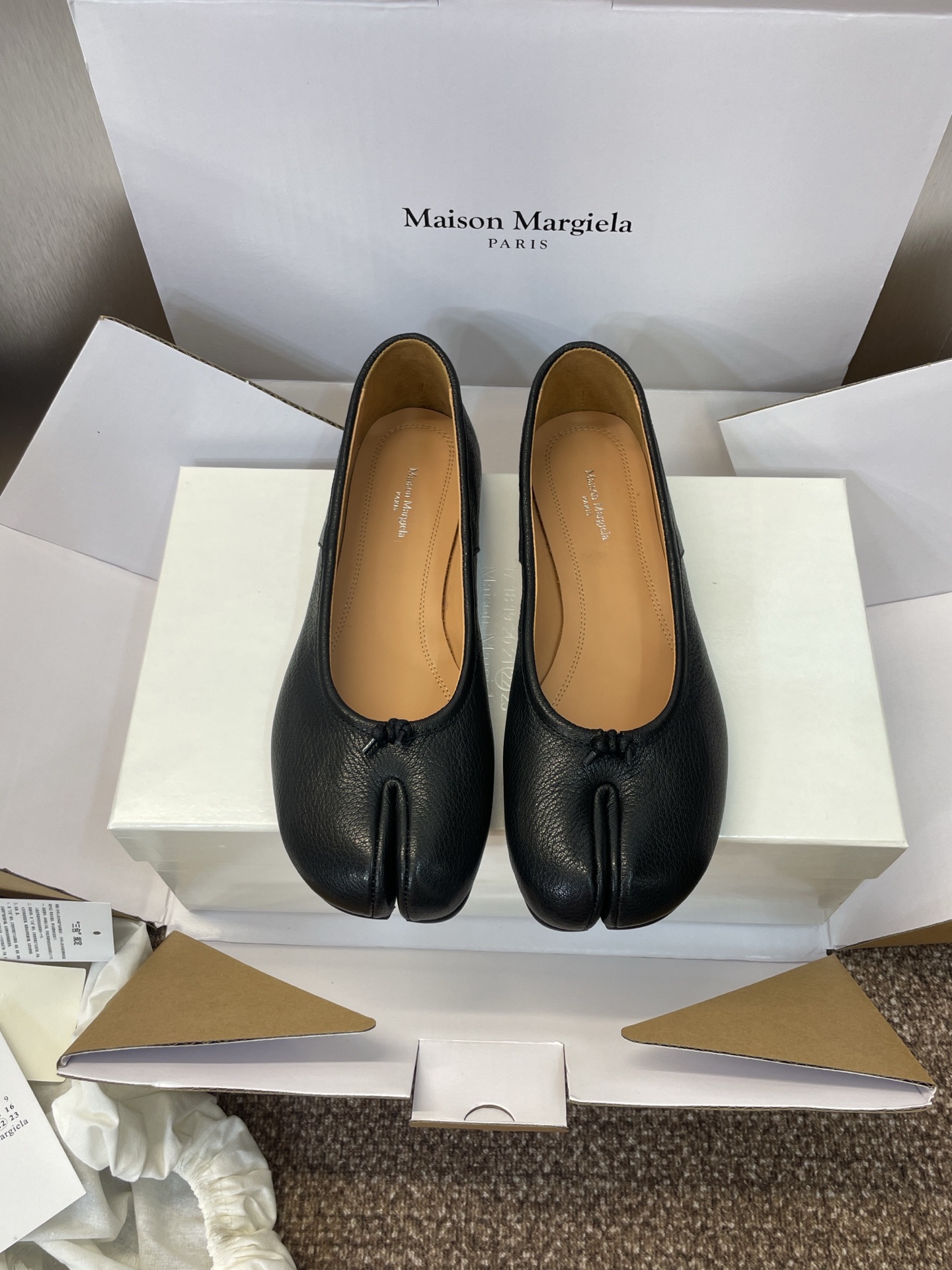 Fashion Substitutes: Maison Margiela Ballet Shoes with Waterwashing Technology - 图片 1