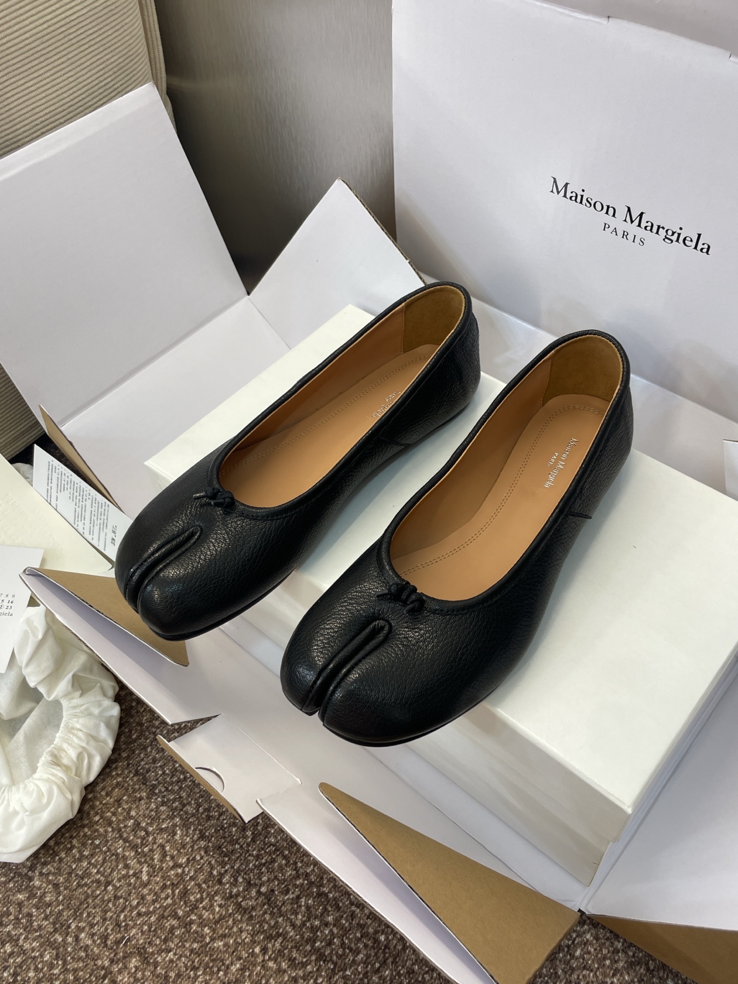 Fashion Substitutes: Maison Margiela Ballet Shoes with Waterwashing Technology - 图片 2
