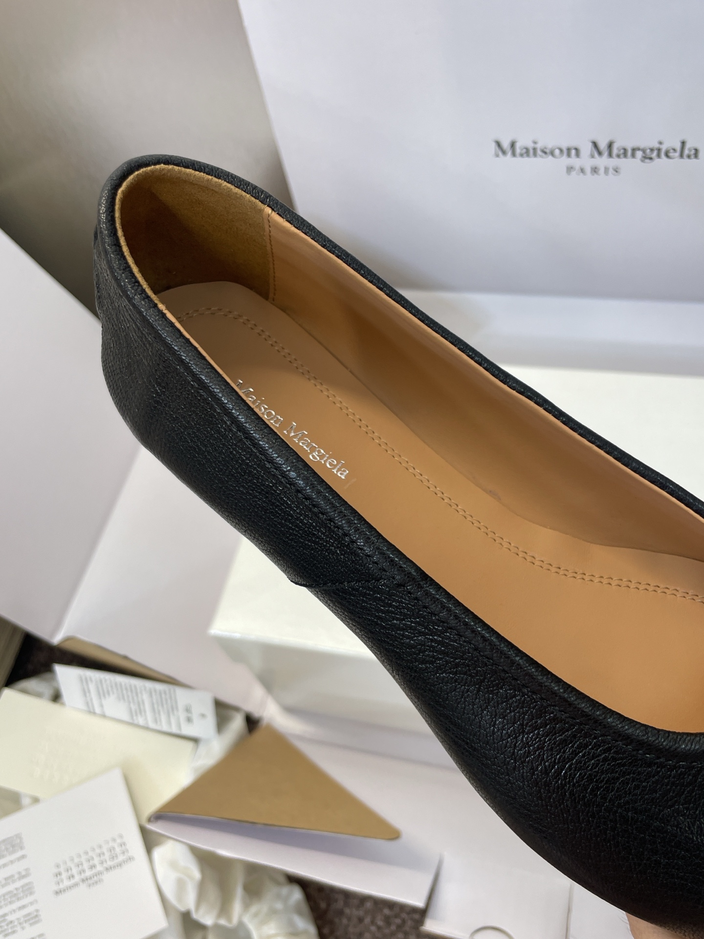 Fashion Substitutes: Maison Margiela Ballet Shoes with Waterwashing Technology - 图片 8