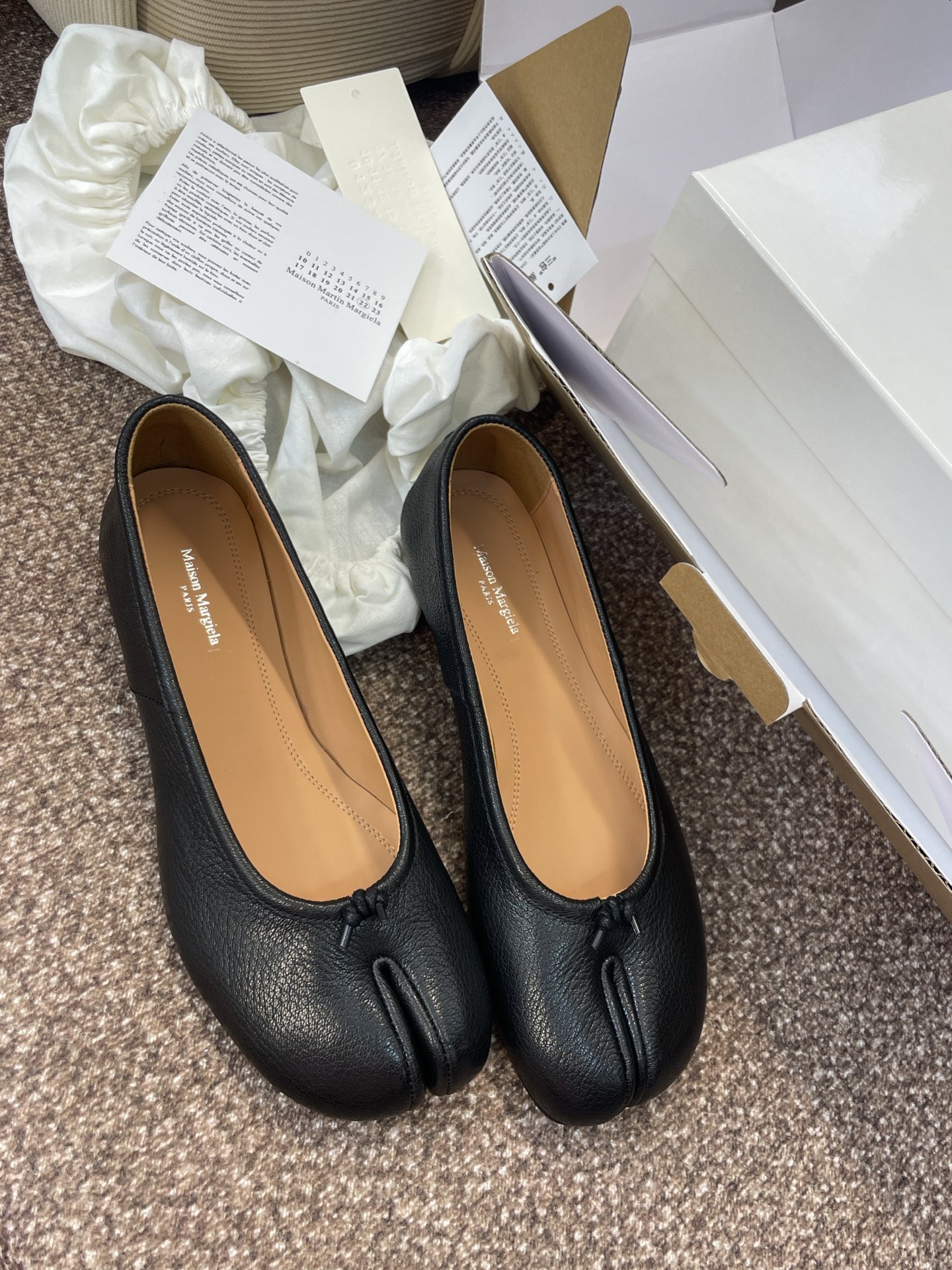 Fashion Substitutes: Maison Margiela Ballet Shoes with Waterwashing Technology - 图片 4