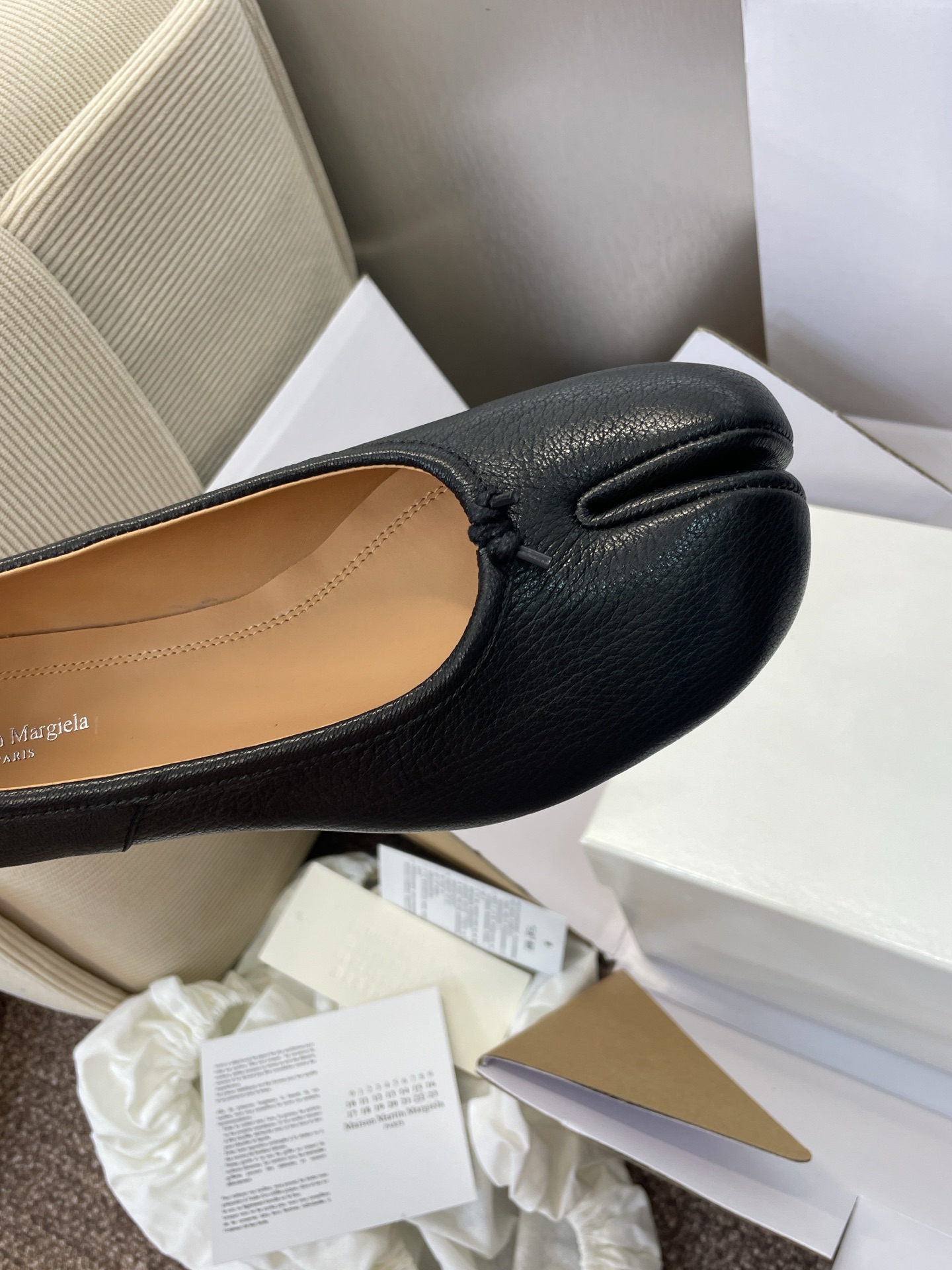 Fashion Substitutes: Maison Margiela Ballet Shoes with Waterwashing Technology - 图片 7