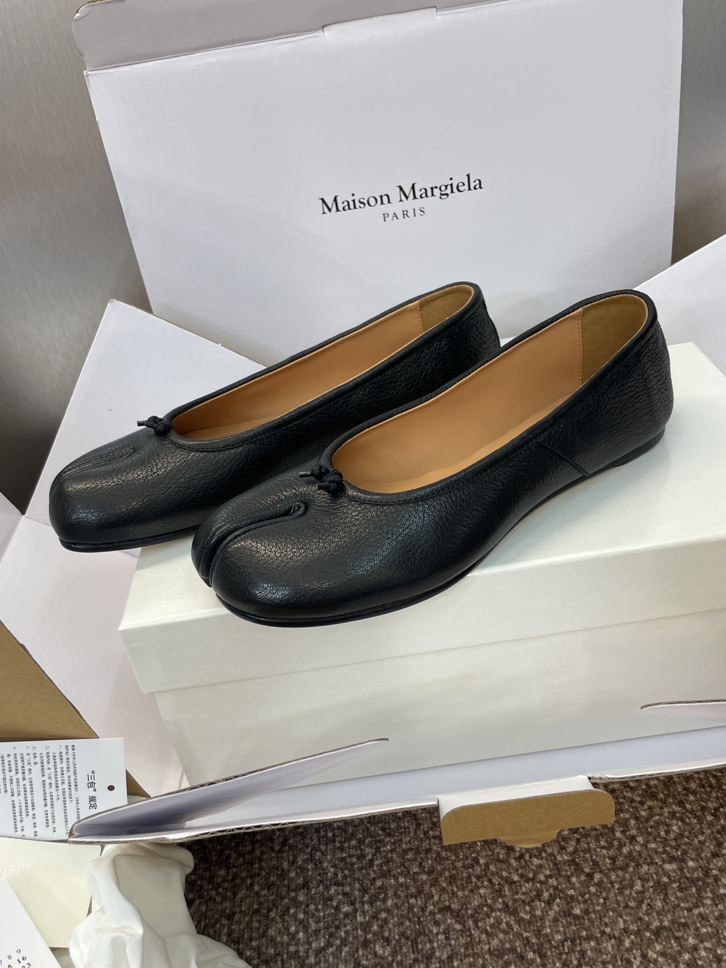 Fashion Substitutes: Maison Margiela Ballet Shoes with Waterwashing Technology - 图片 5