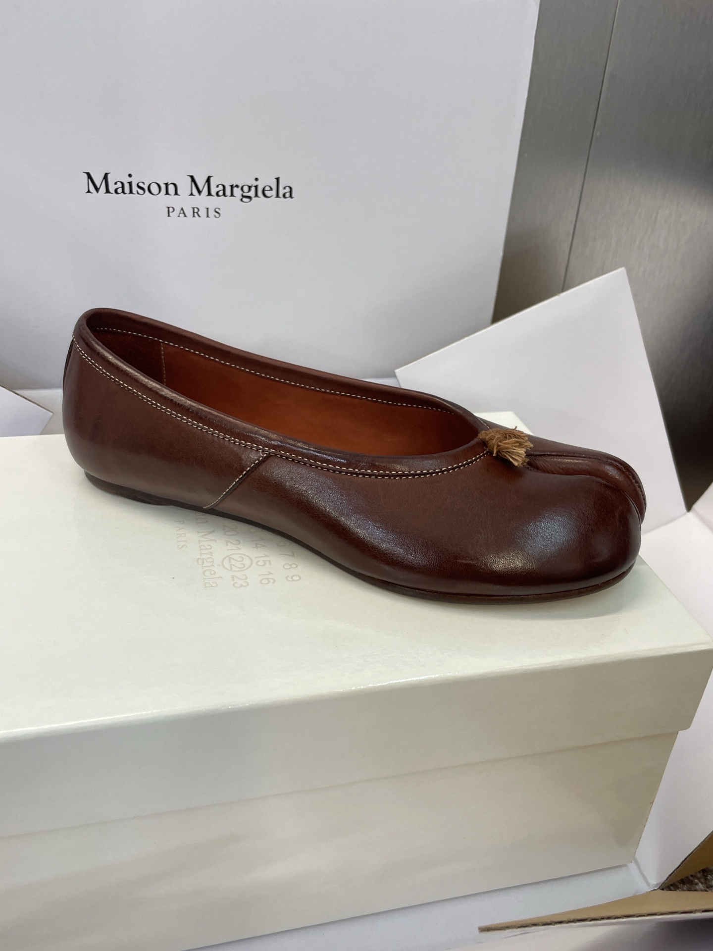 Fashion Substitutes: Maison Margiela Ballet Shoes with Unique Waterwashing Process - 图片 6