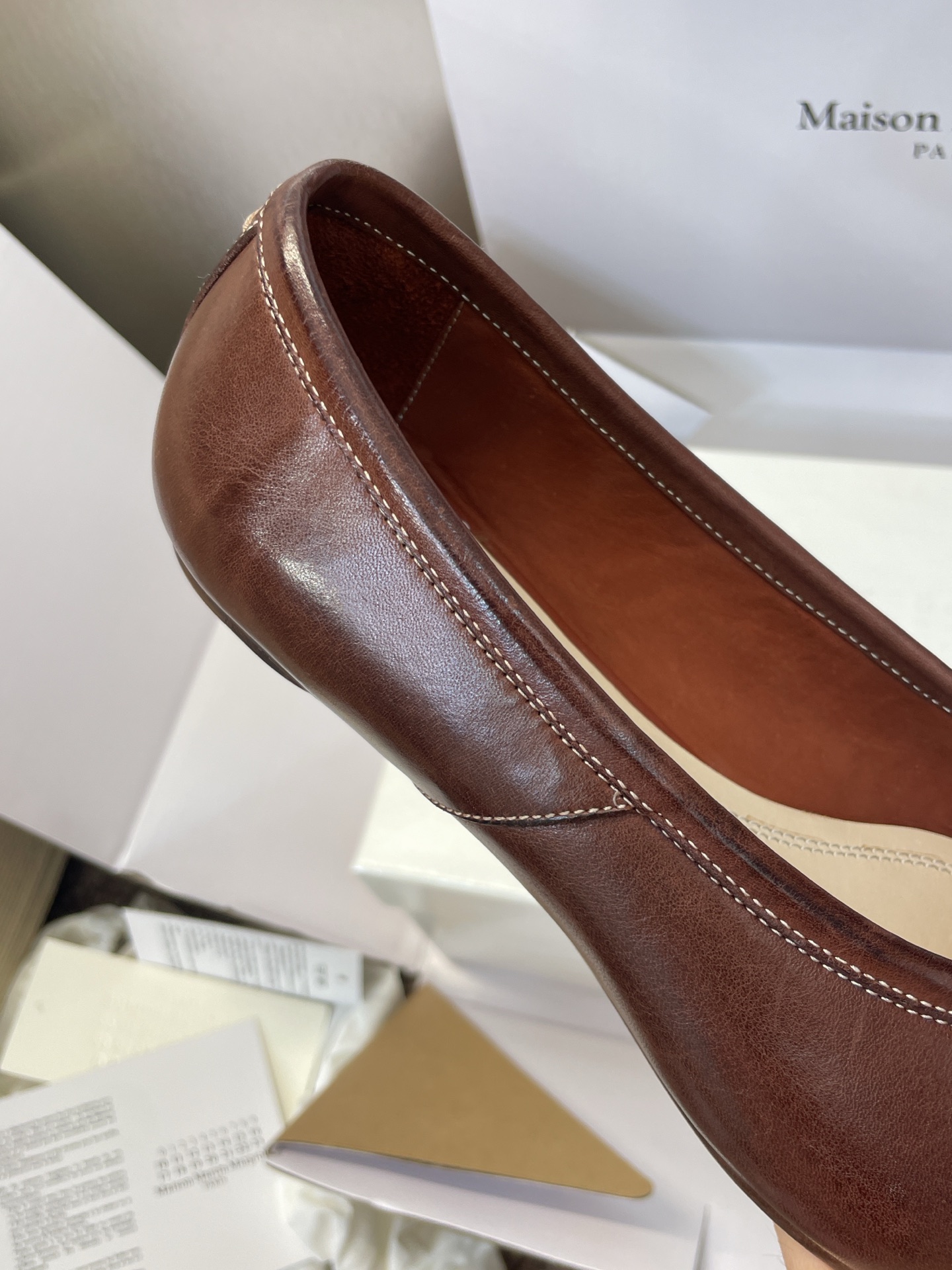 Fashion Substitutes: Maison Margiela Ballet Shoes with Unique Waterwashing Process - 图片 8