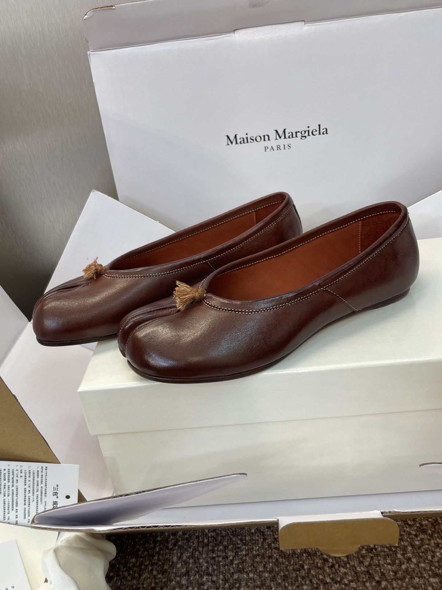 Fashion Substitutes: Maison Margiela Ballet Shoes with Unique Waterwashing Process - 图片 5