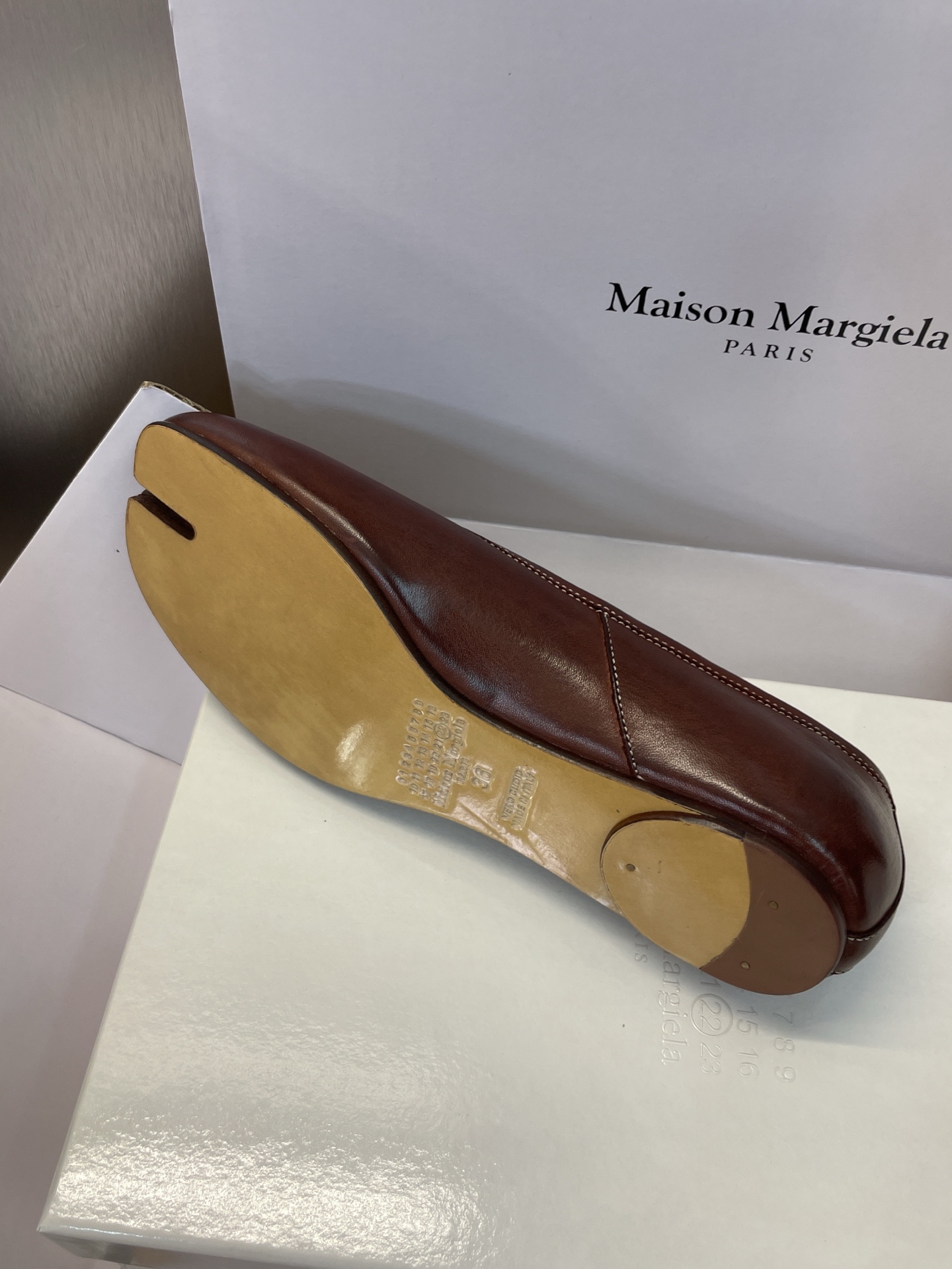 Fashion Substitutes: Maison Margiela Ballet Shoes with Unique Waterwashing Process - 图片 9