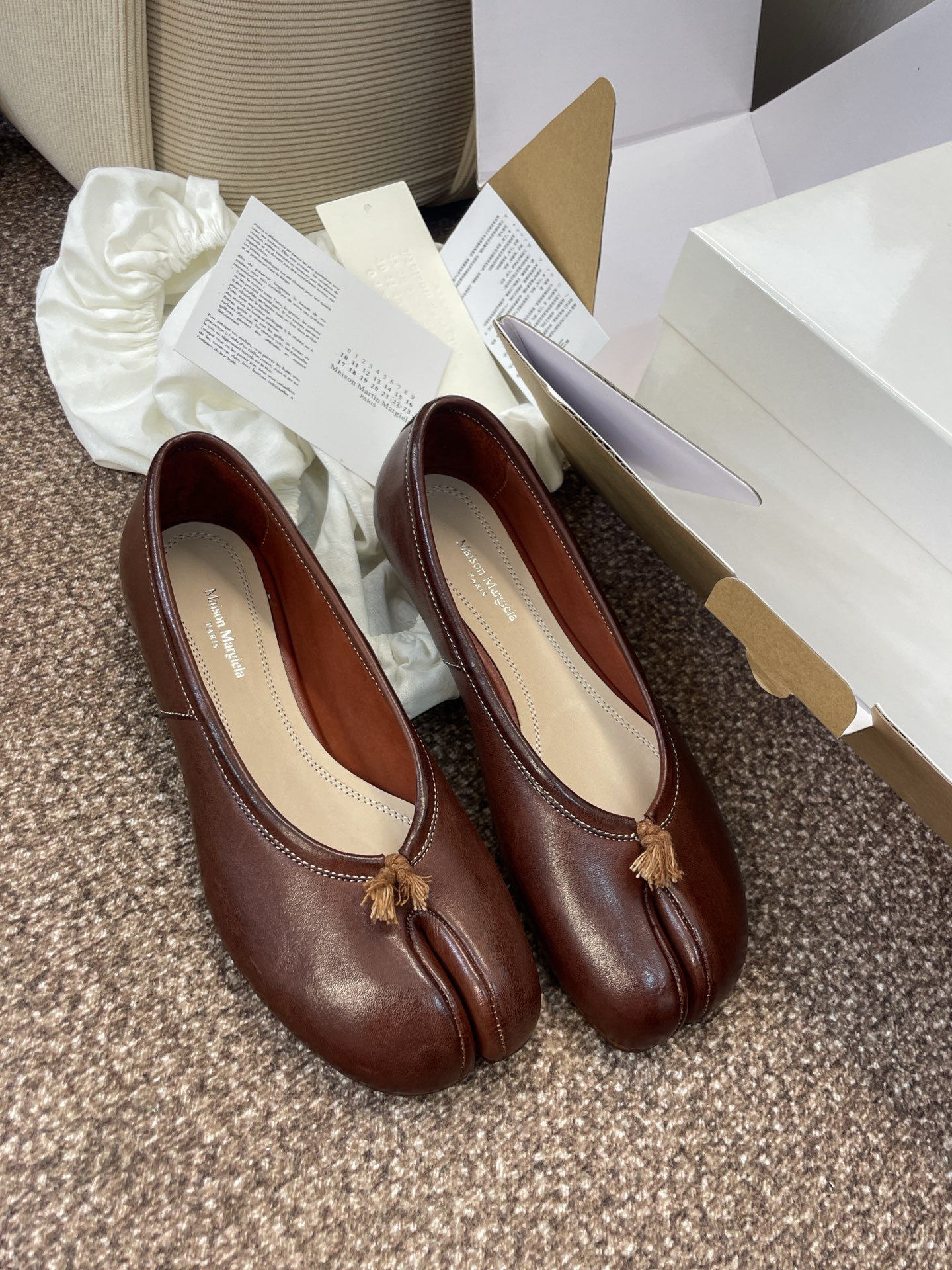 Fashion Substitutes: Maison Margiela Ballet Shoes with Unique Waterwashing Process - 图片 4