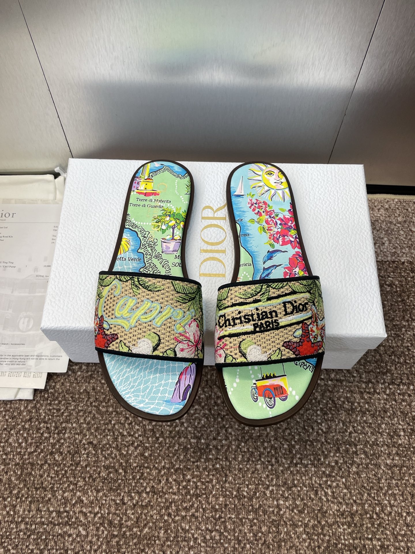 NO:464782,dior 2025 spring and summer new style DWAY flat-soled flip-flop jelly color women's shoes CD letter logo three-dimensional embroidered round toe color-blocked sandals Material: imported upper raffia grass electric embroidery high-temperature water-soluble cotton technology fabric + water-dyed sheepskin inner lining + Italian thick leather outsole size34-42 (34.40.41.42. Custom made no return or replacement), slippers, dior, slippers, sheepskin, Leather soles19860909dior 2025 春夏新款 DWAY 平底一字拖果冻色女鞋 CD字母logo立体刺绣圆头露趾拼色凉拖鞋 材质:鞋面进口酒椰草电绣高温水溶棉质科技面料+水染羊皮内里+意大利加厚真皮大底 size34-42（34.40.41.42.定做不退不换）,拖鞋,dior,slippers,sheepskin,Leather soles,Women's Shoes