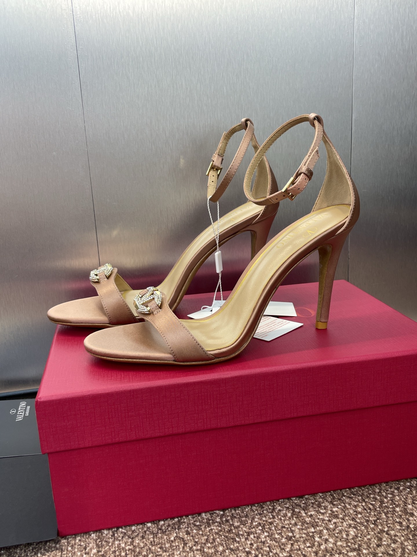 Valentino Garavani Crystal Embellished Silk High Heel Sandals 6 i1755033677646 1430 0 4