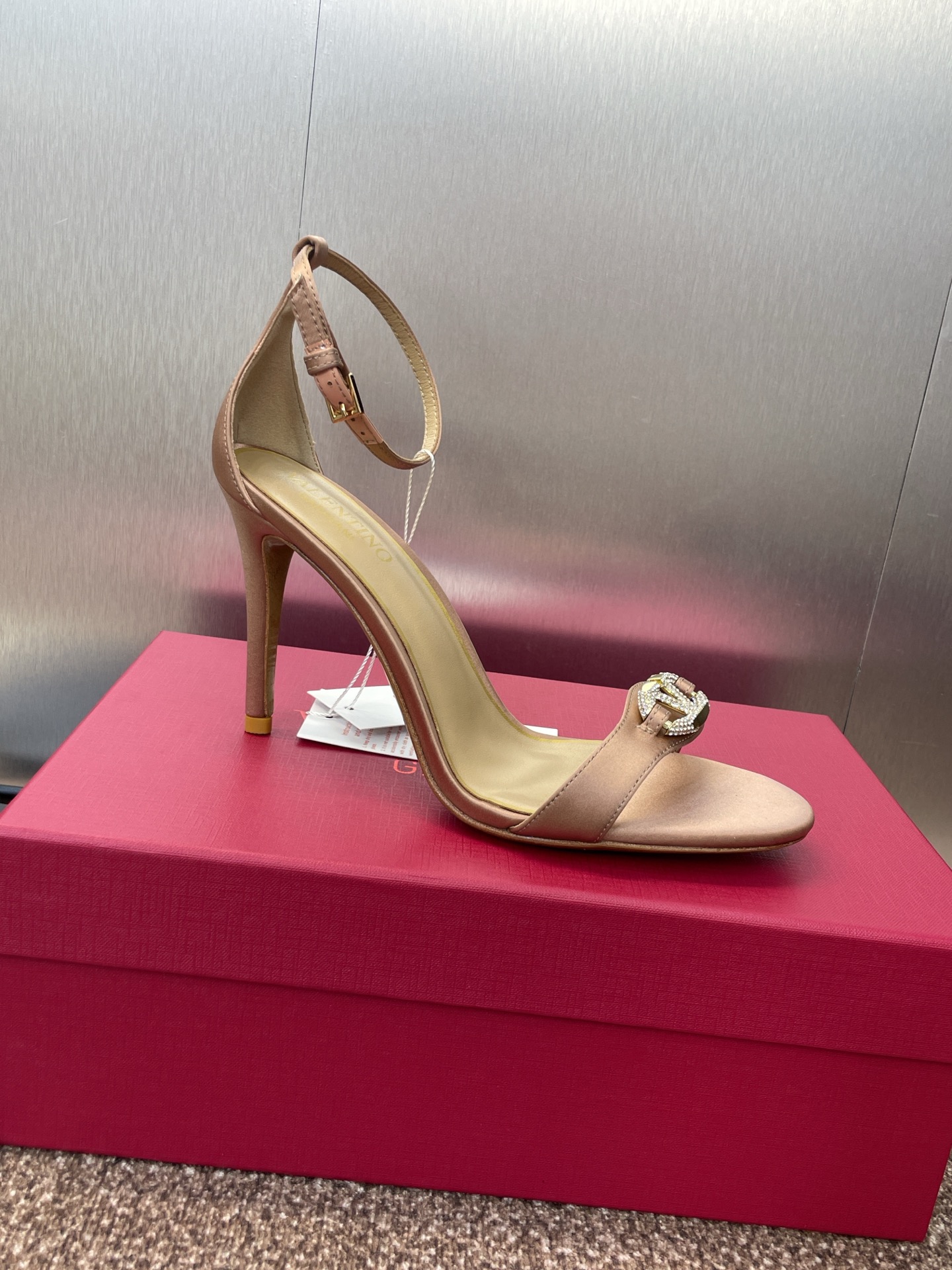 Valentino Garavani Crystal Embellished Silk High Heel Sandals 7 i1755033689544 1821 0 5
