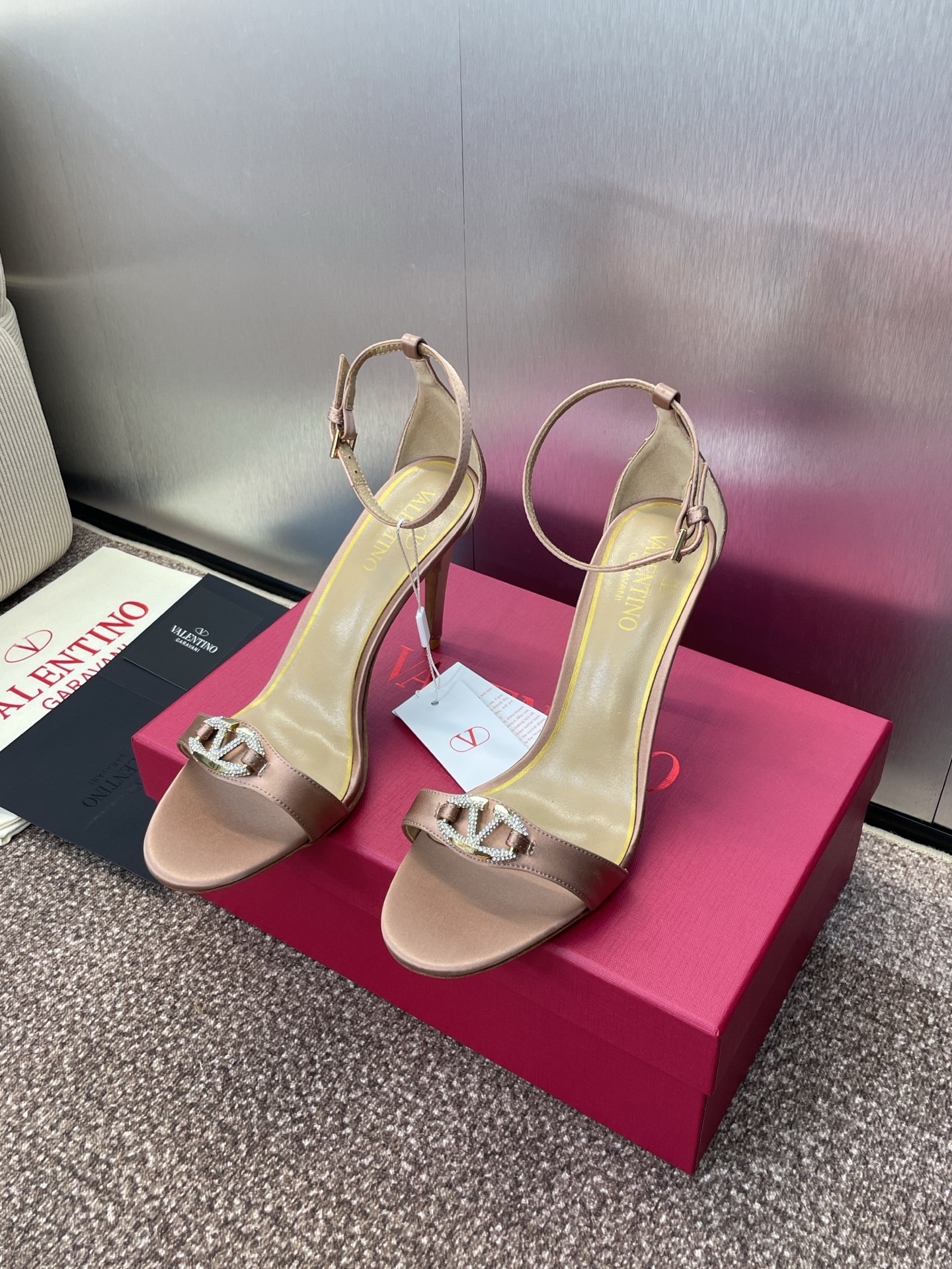 Valentino Garavani Crystal Embellished Silk High Heel Sandals 4 i1755033689550 3395 0 2