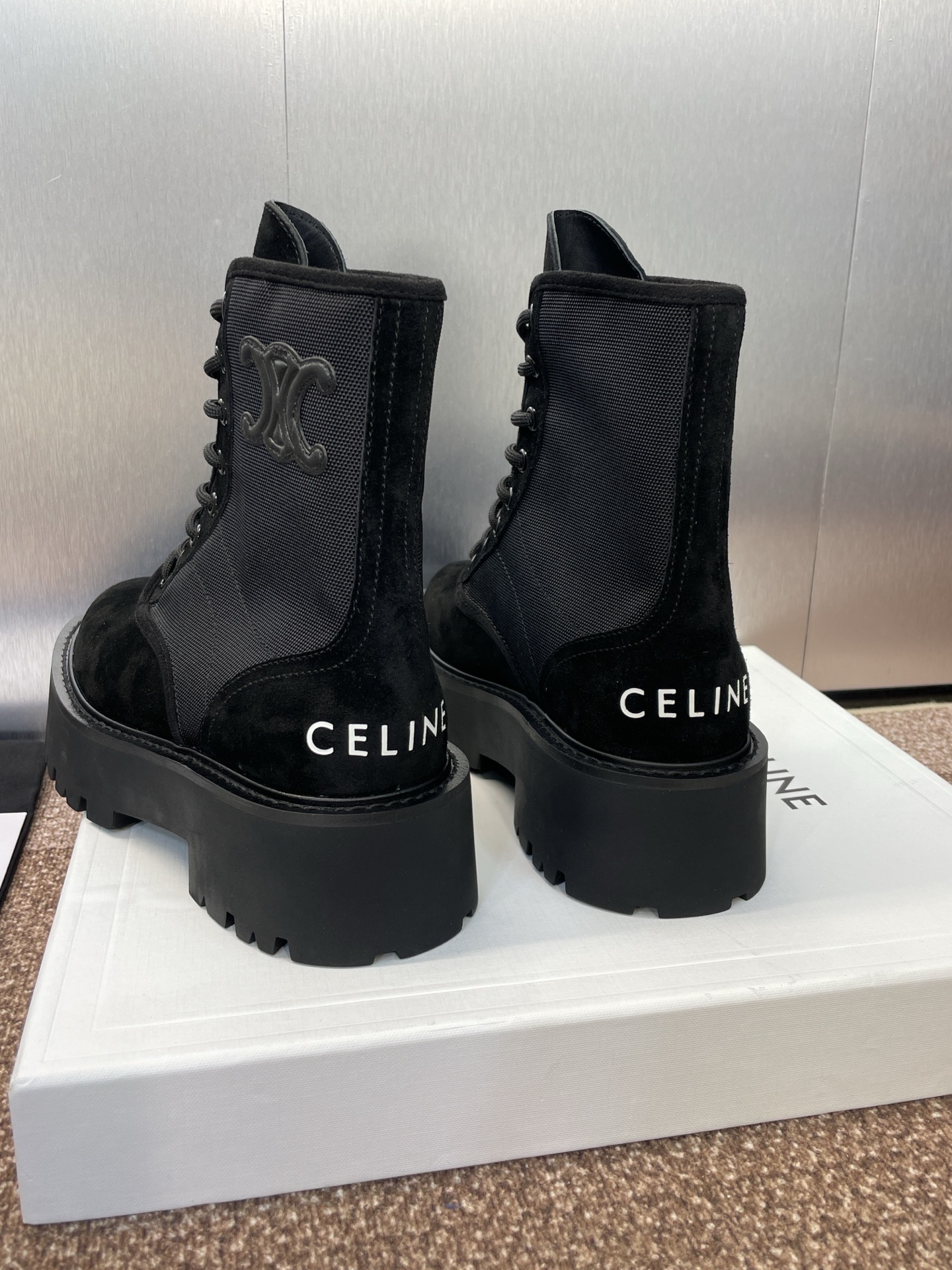 CELINE 秋冬新款系带机车女短靴 瑟琳字母logo厚底低跟圆头拼色骑士登山靴材质:鞋面定制进口羊猄皮