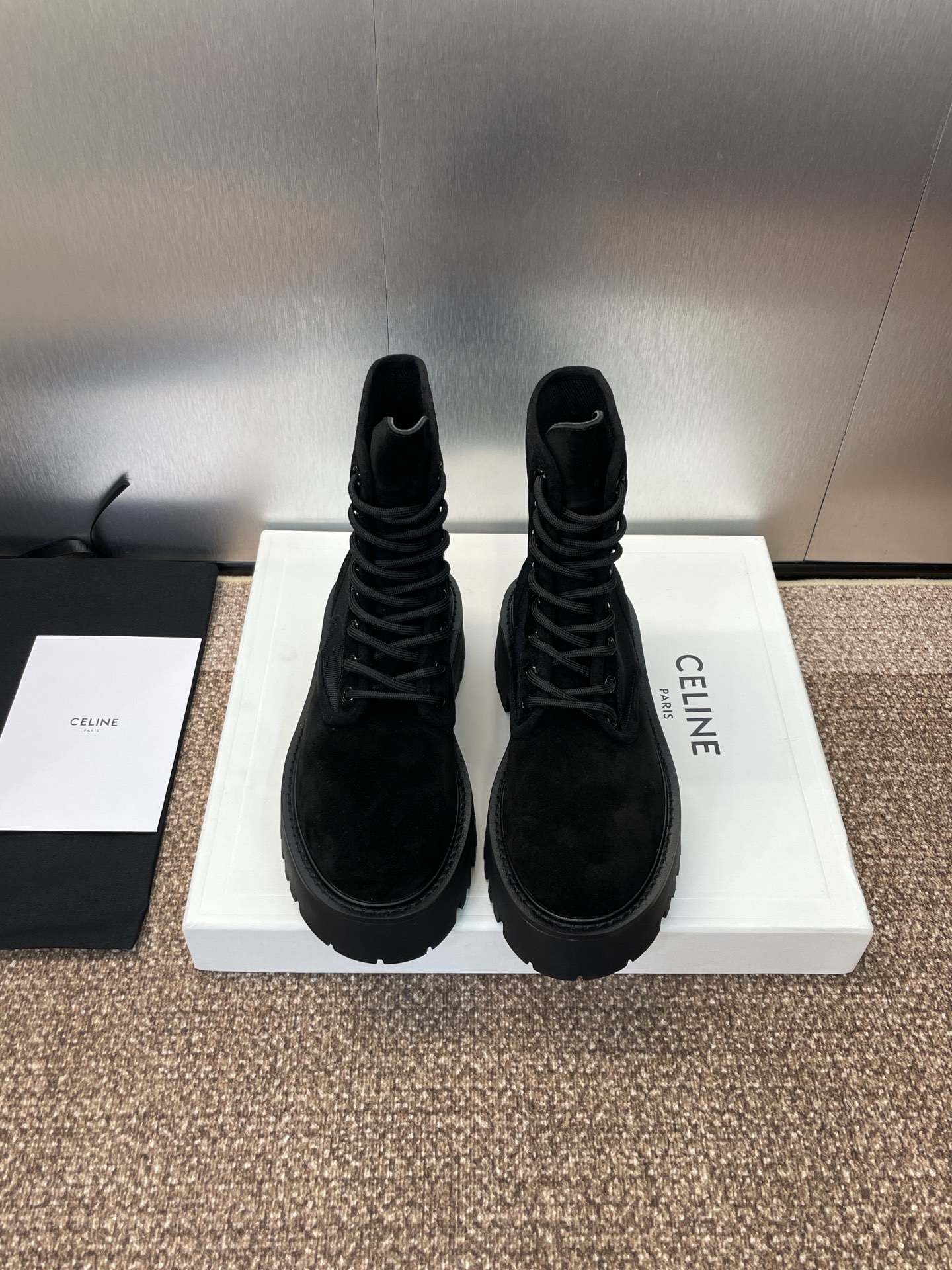 CELINE 秋冬新款系带机车女短靴 瑟琳字母logo厚底低跟圆头拼色骑士登山靴材质:鞋面定制进口羊猄皮