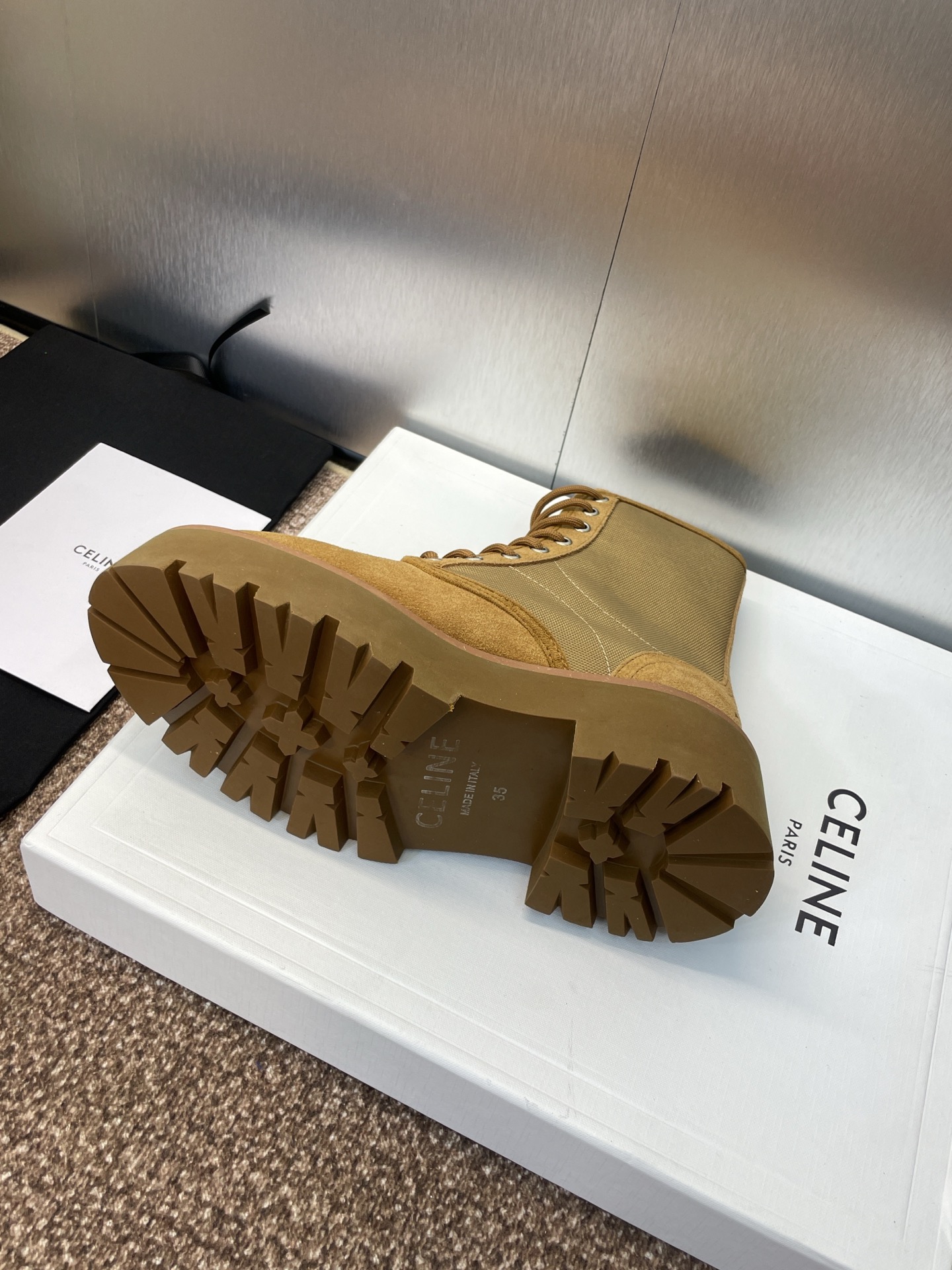 CELINE 秋冬新款系带机车女短靴 瑟琳字母logo厚底低跟圆头拼色骑士登山靴材质:鞋面定制进口羊猄皮