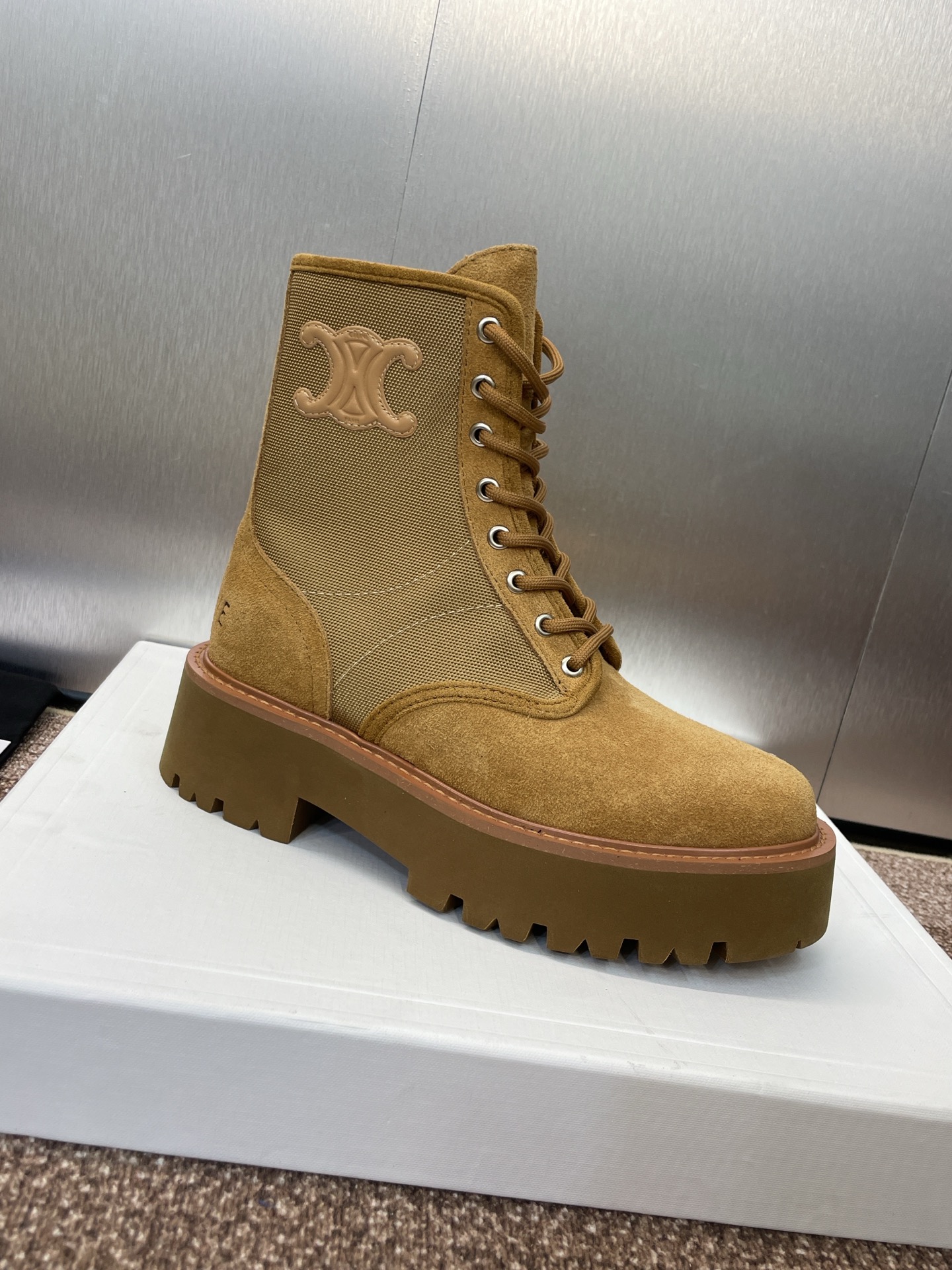 CELINE 秋冬新款系带机车女短靴 瑟琳字母logo厚底低跟圆头拼色骑士登山靴材质:鞋面定制进口羊猄皮