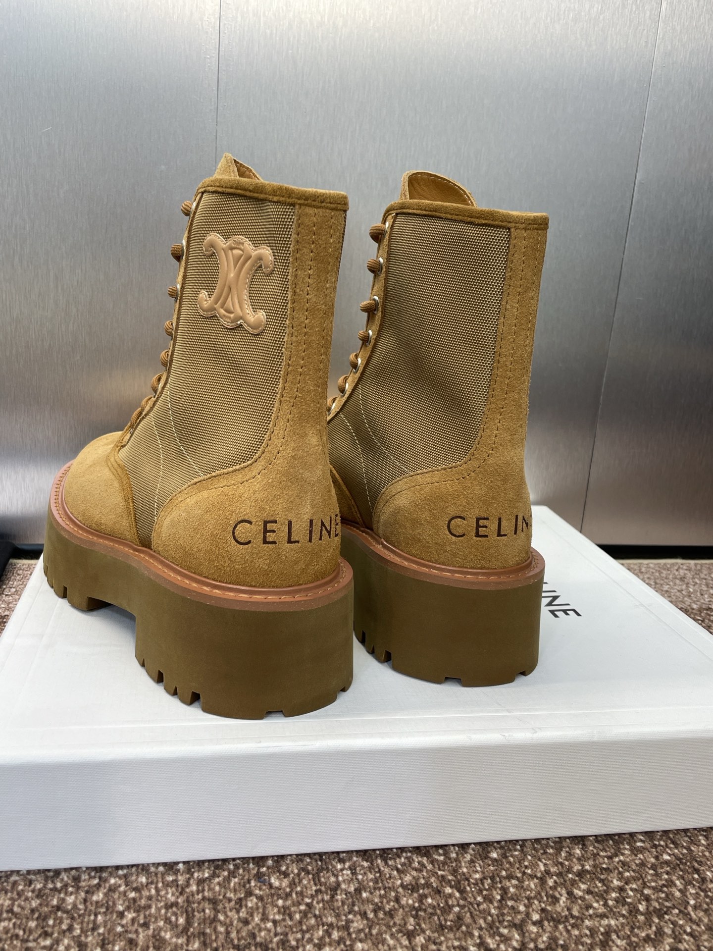 CELINE 秋冬新款系带机车女短靴 瑟琳字母logo厚底低跟圆头拼色骑士登山靴材质:鞋面定制进口羊猄皮