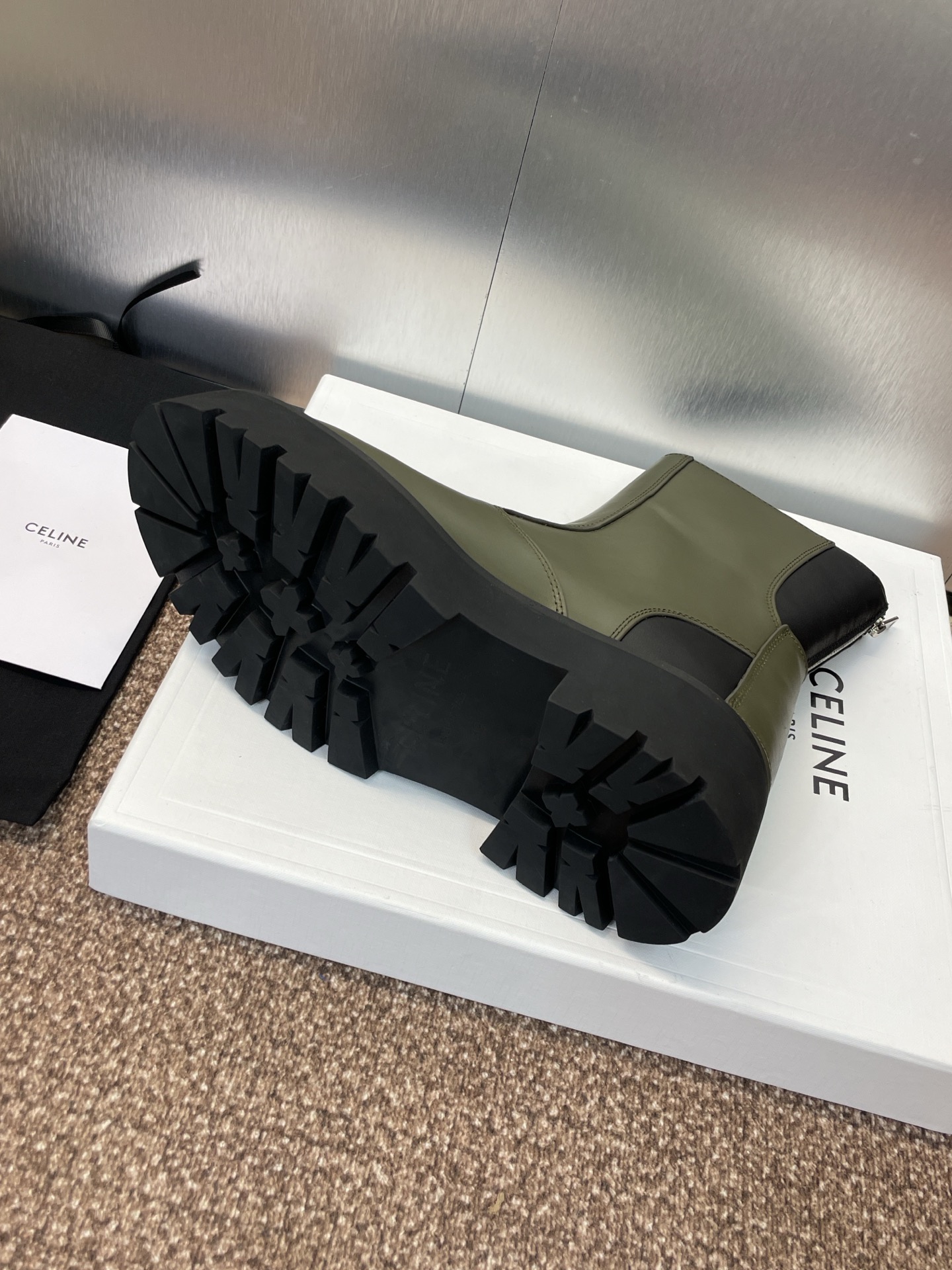CELINE 秋冬新款后拉链机车女短靴 瑟琳字母logo厚底低跟圆头骑士登山靴材质:鞋面定制进口小牛皮+