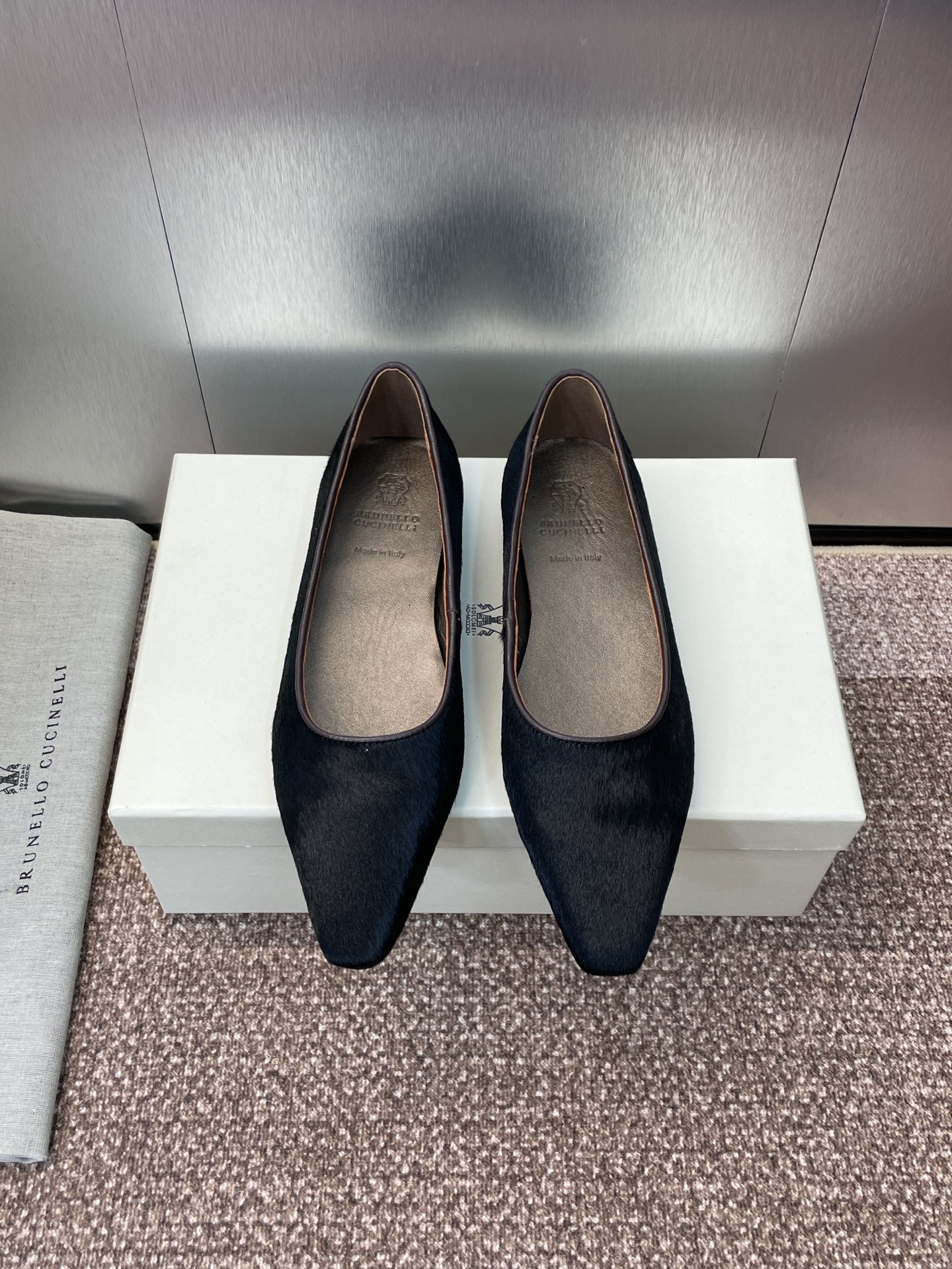 “Autumn 2025 Flat Shoes: Runello Cucineli’s Horse Fur and Sheep Skin Italian Platitude Collection in Sizes 35-39”
