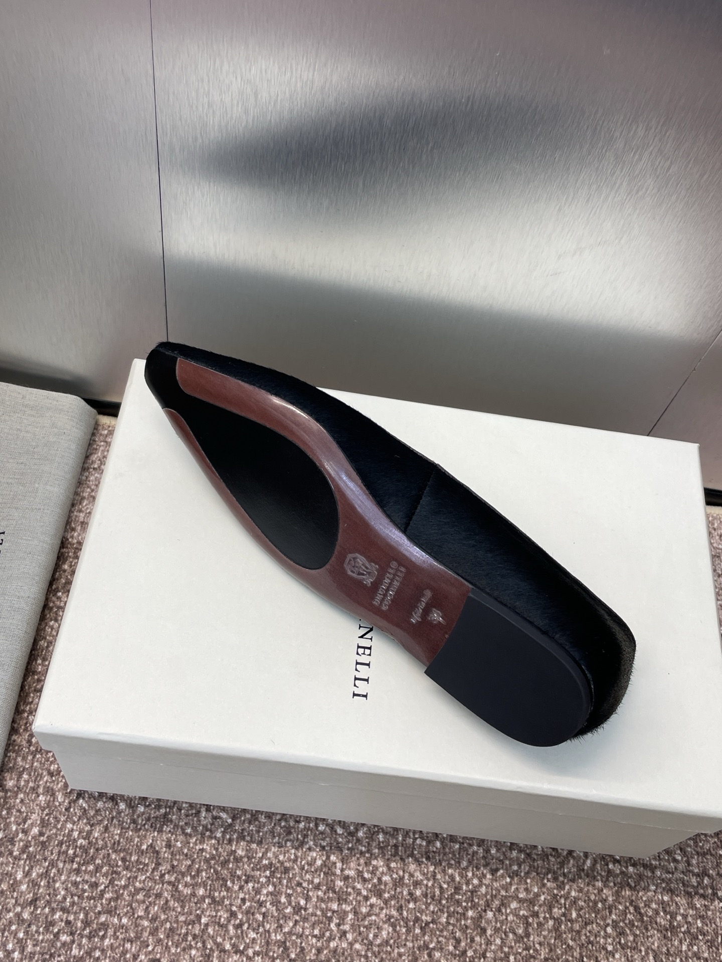 “Autumn 2025 Flat Shoes: Runello Cucineli’s Horse Fur and Sheep Skin Italian Platitude Collection in Sizes 35-39” - 图片 9