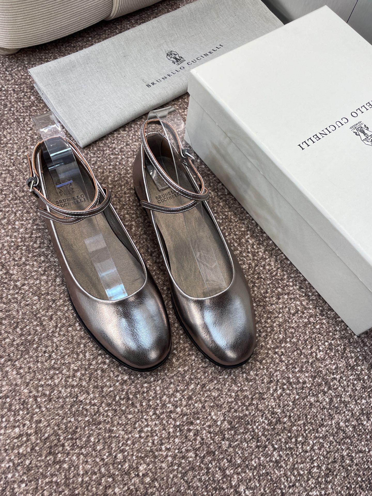 “Autumn 2025 Ballet Girl’s Shoes: Brenello Cucineli’s Metal and Sheep Skin Italian Design (Size 35-39)” - 图片 4