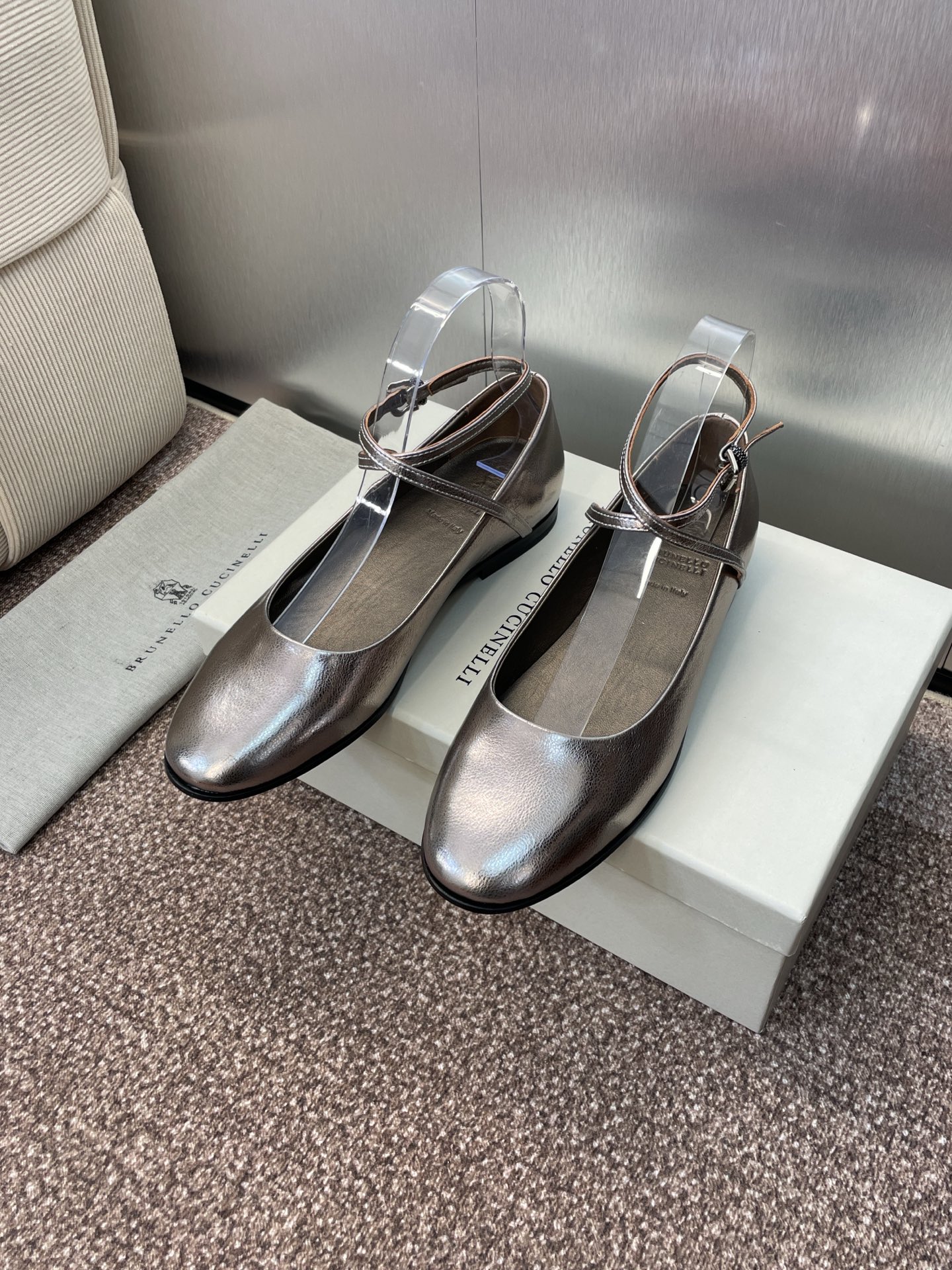 “Autumn 2025 Ballet Girl’s Shoes: Brenello Cucineli’s Metal and Sheep Skin Italian Design (Size 35-39)” - 图片 3