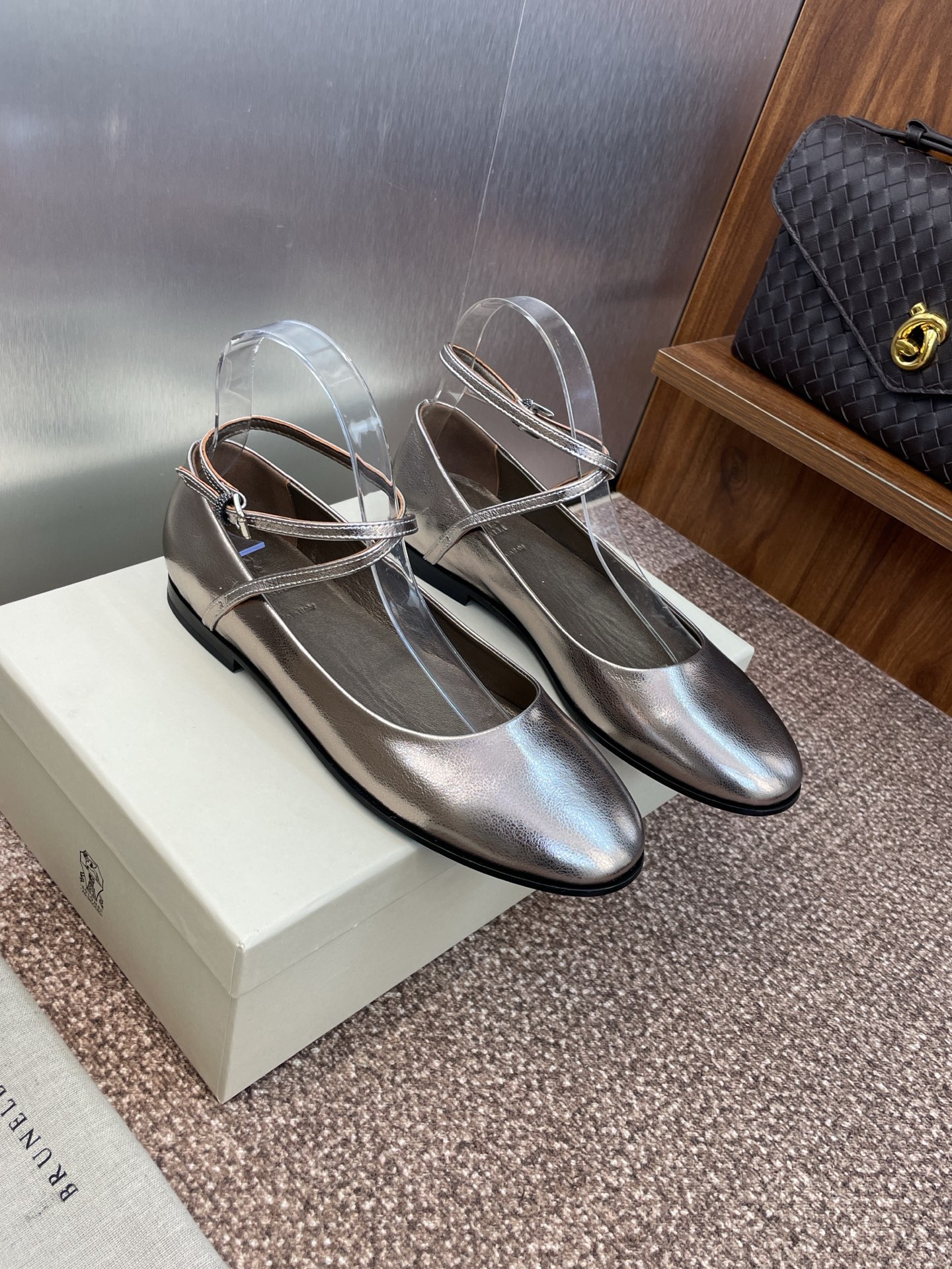 “Autumn 2025 Ballet Girl’s Shoes: Brenello Cucineli’s Metal and Sheep Skin Italian Design (Size 35-39)” - 图片 2