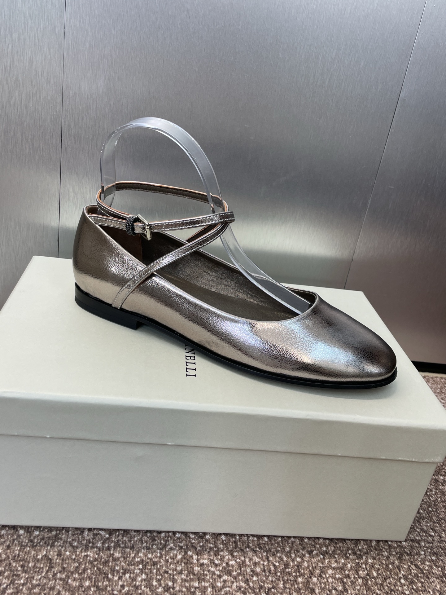 “Autumn 2025 Ballet Girl’s Shoes: Brenello Cucineli’s Metal and Sheep Skin Italian Design (Size 35-39)” - 图片 6