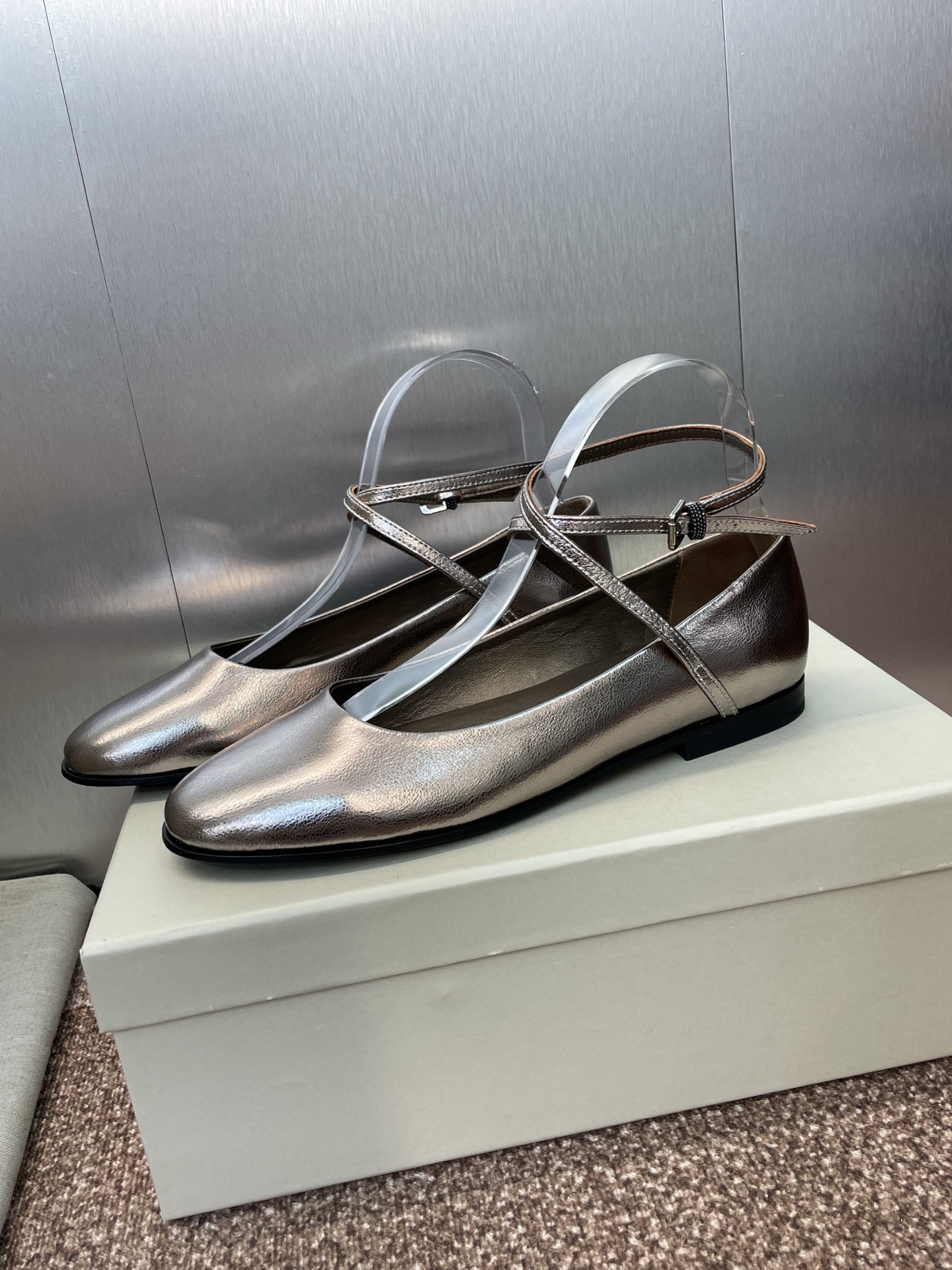“Autumn 2025 Ballet Girl’s Shoes: Brenello Cucineli’s Metal and Sheep Skin Italian Design (Size 35-39)” - 图片 5