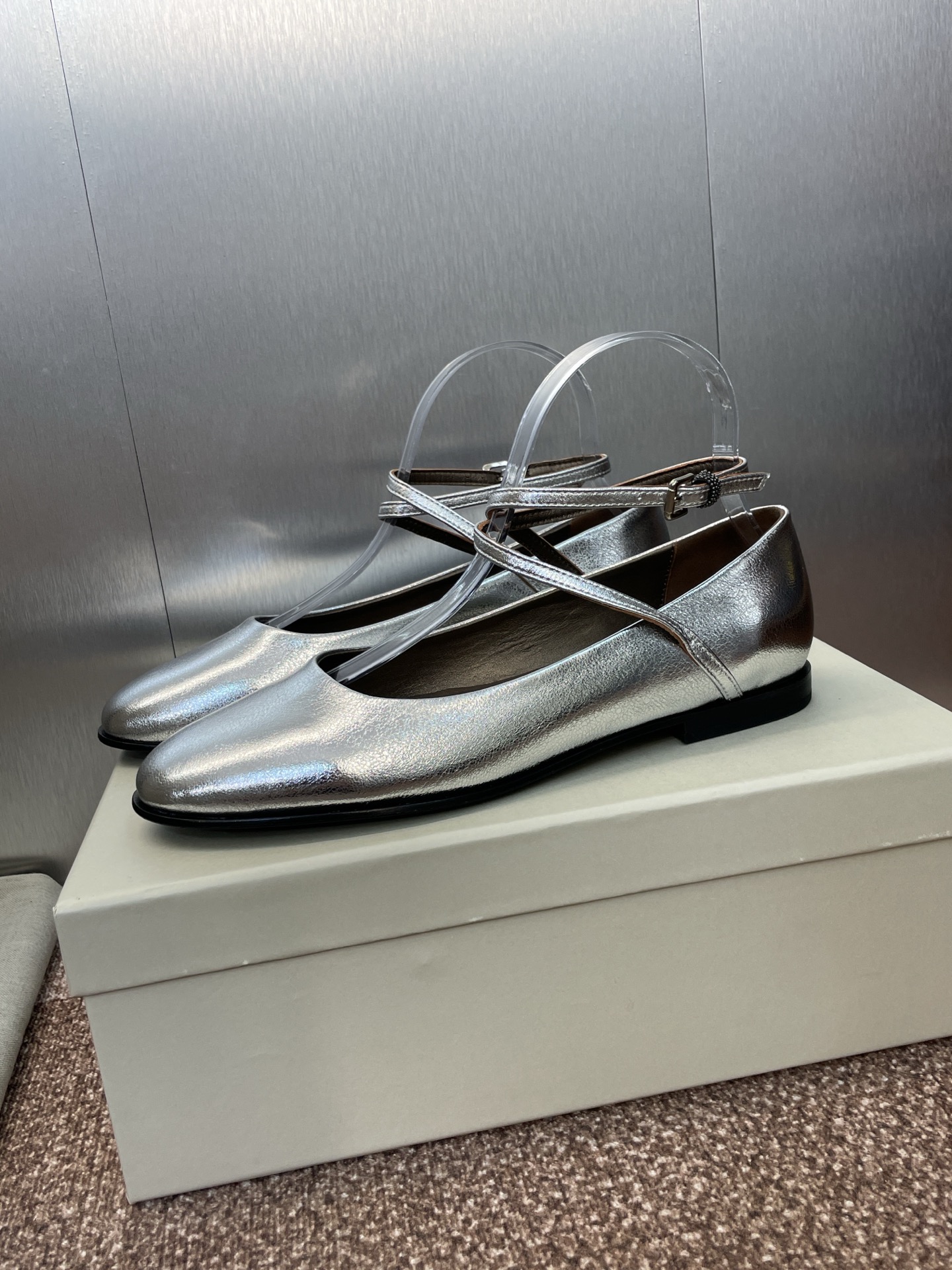 “Autumn 2025 Ballet Girl’s Shoes by Brenello Cucineli: Metal & Sheepskin, Italian Design (Size 35-39)” - 图片 5