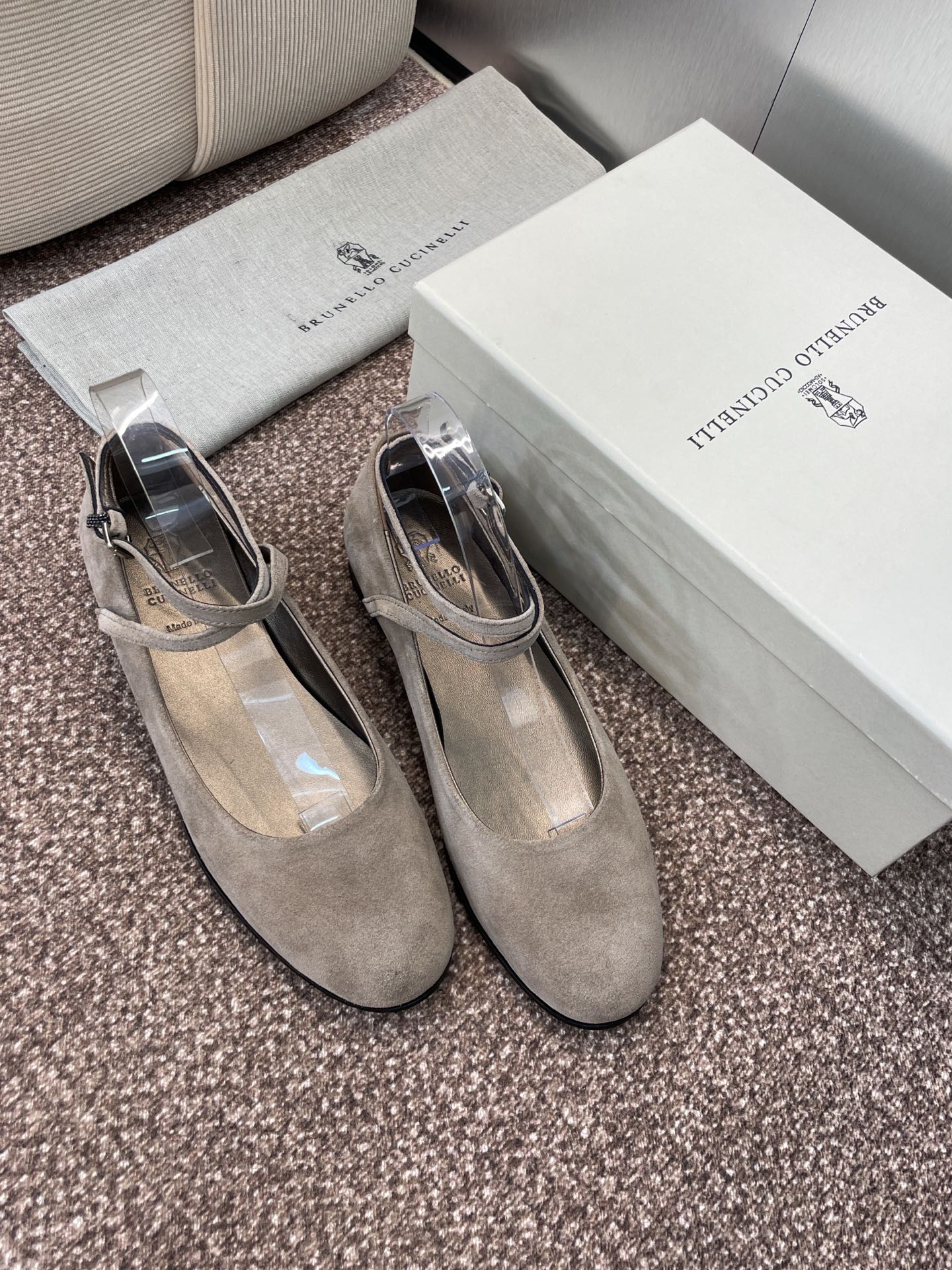 Autumn 2025 Ballet Girl’s Shoes: Brenello Cucineli’s Metal and Sheepskin Imports from Italy - 图片 4