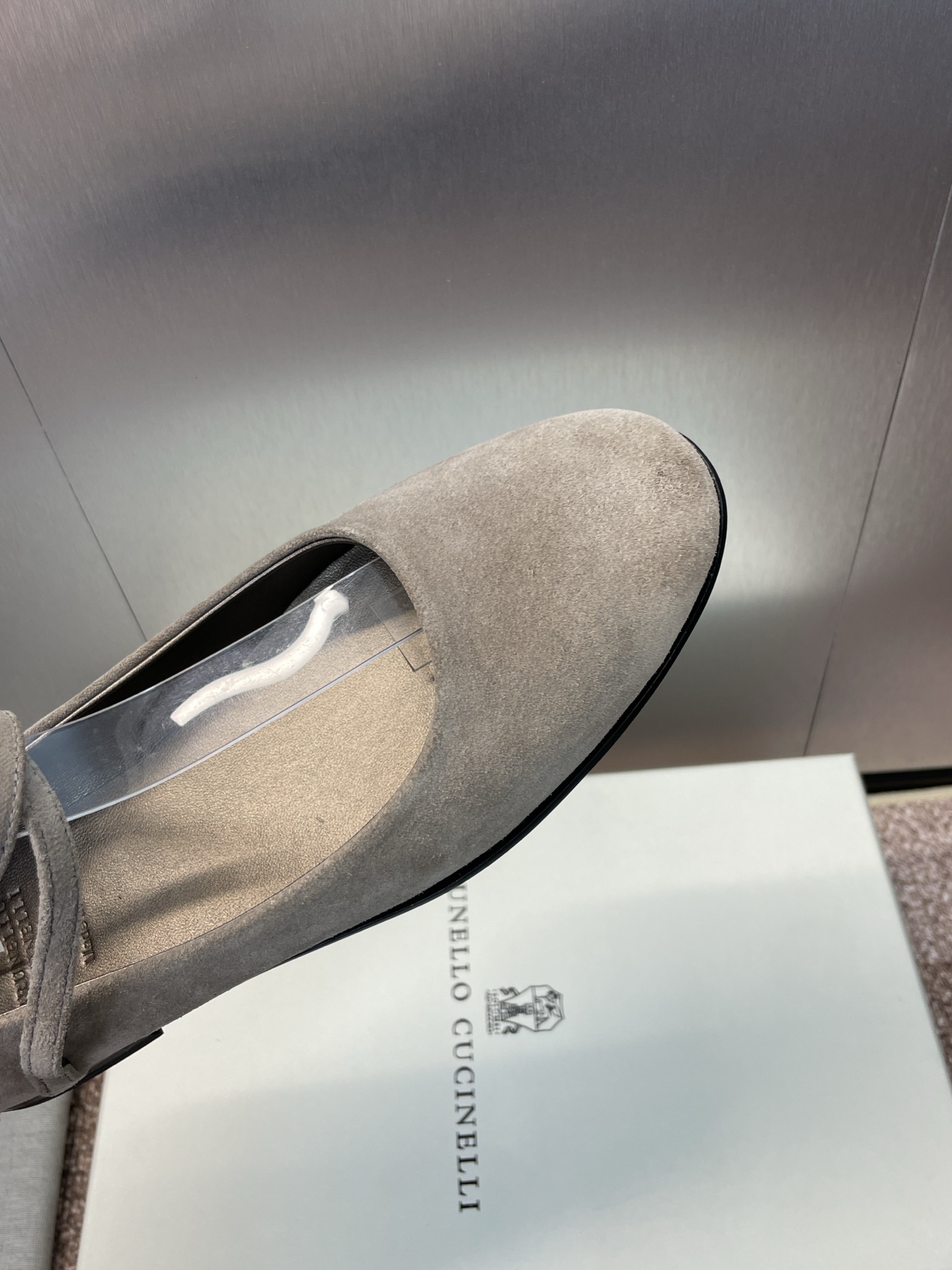 Autumn 2025 Ballet Girl’s Shoes: Brenello Cucineli’s Metal and Sheepskin Imports from Italy - 图片 7