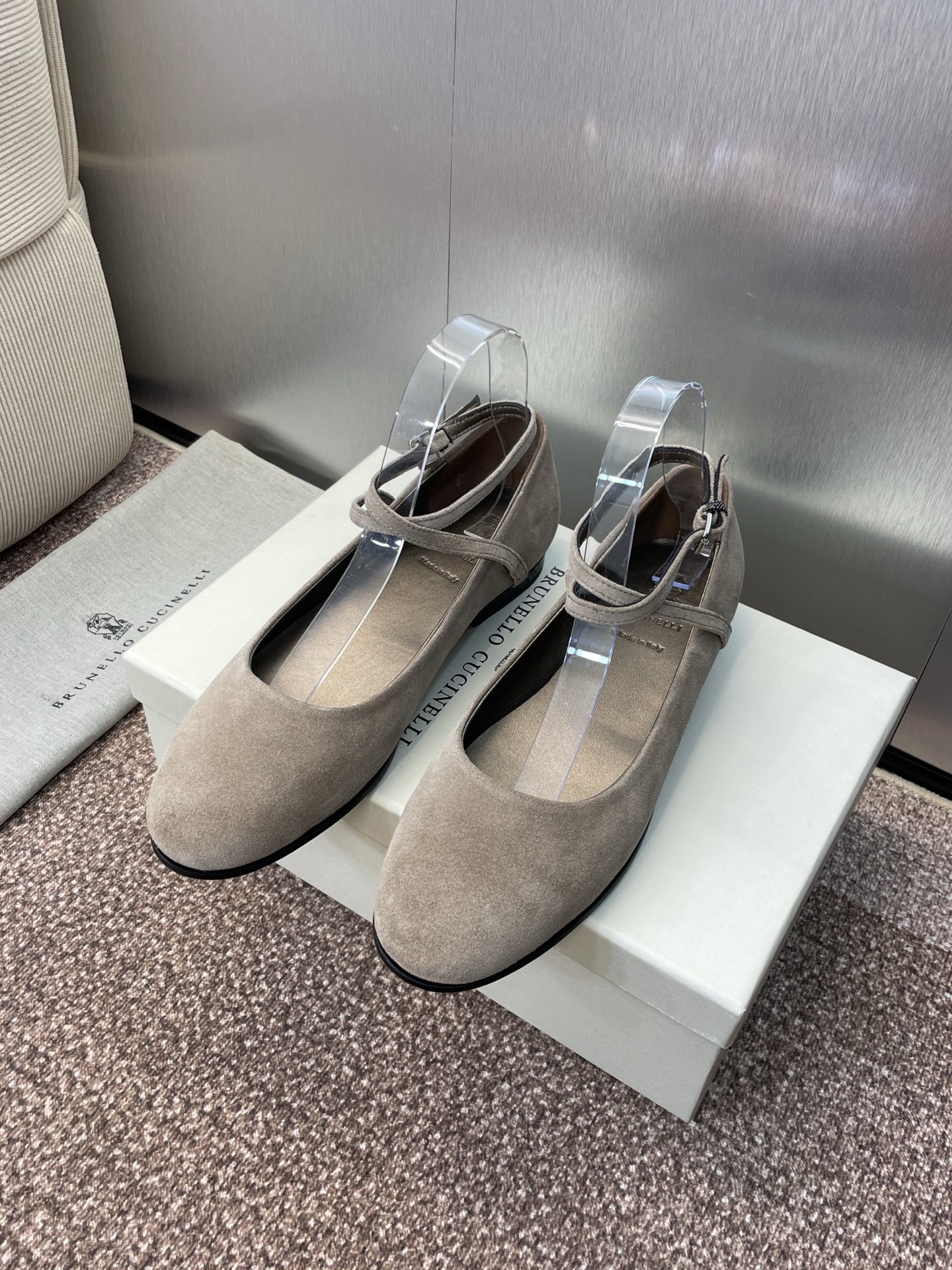 Autumn 2025 Ballet Girl’s Shoes: Brenello Cucineli’s Metal and Sheepskin Imports from Italy - 图片 3