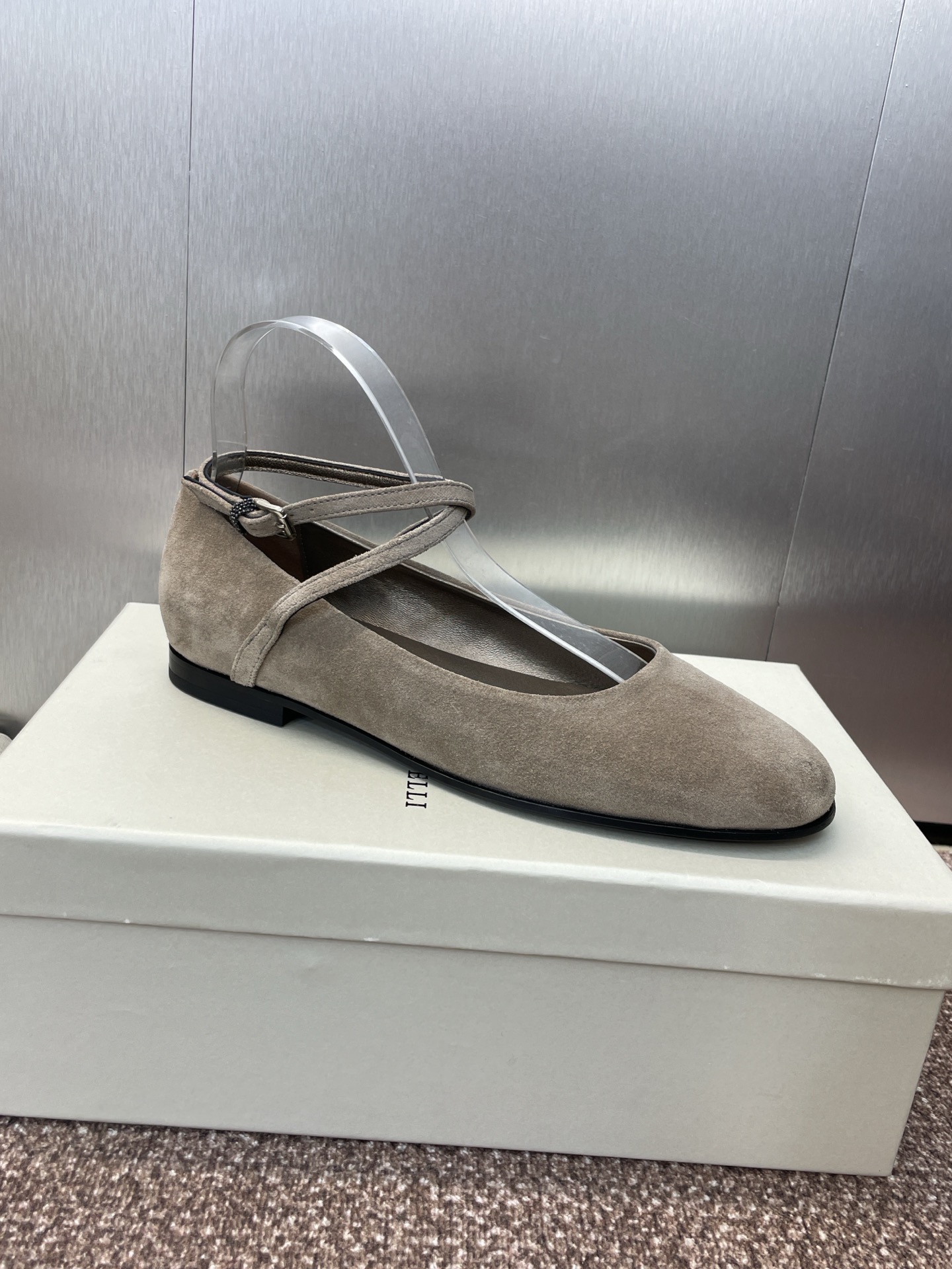 Autumn 2025 Ballet Girl’s Shoes: Brenello Cucineli’s Metal and Sheepskin Imports from Italy - 图片 6