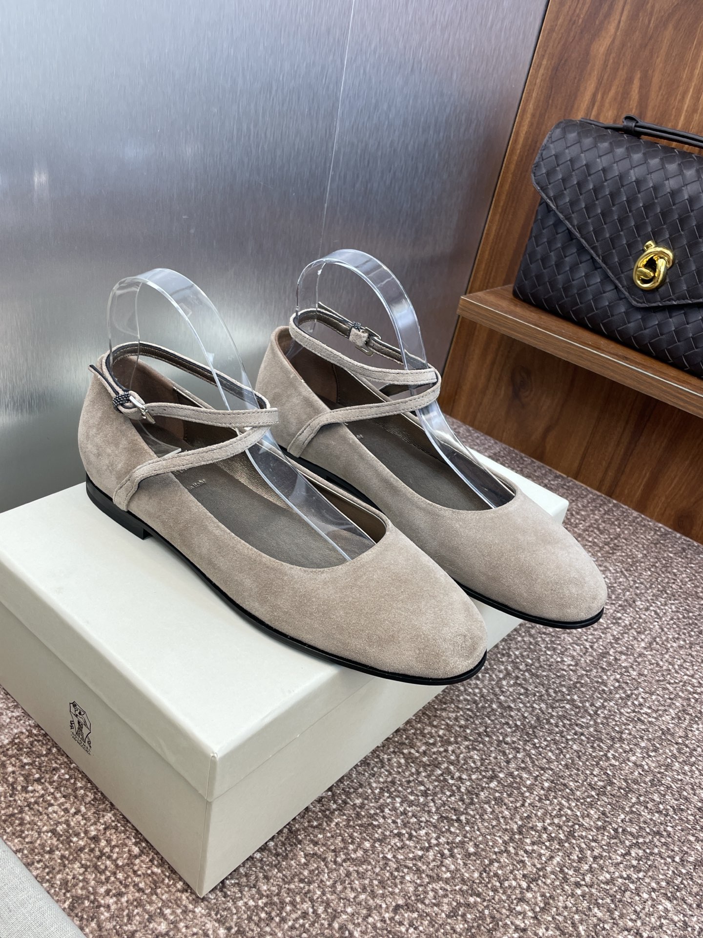 Autumn 2025 Ballet Girl’s Shoes: Brenello Cucineli’s Metal and Sheepskin Imports from Italy - 图片 2