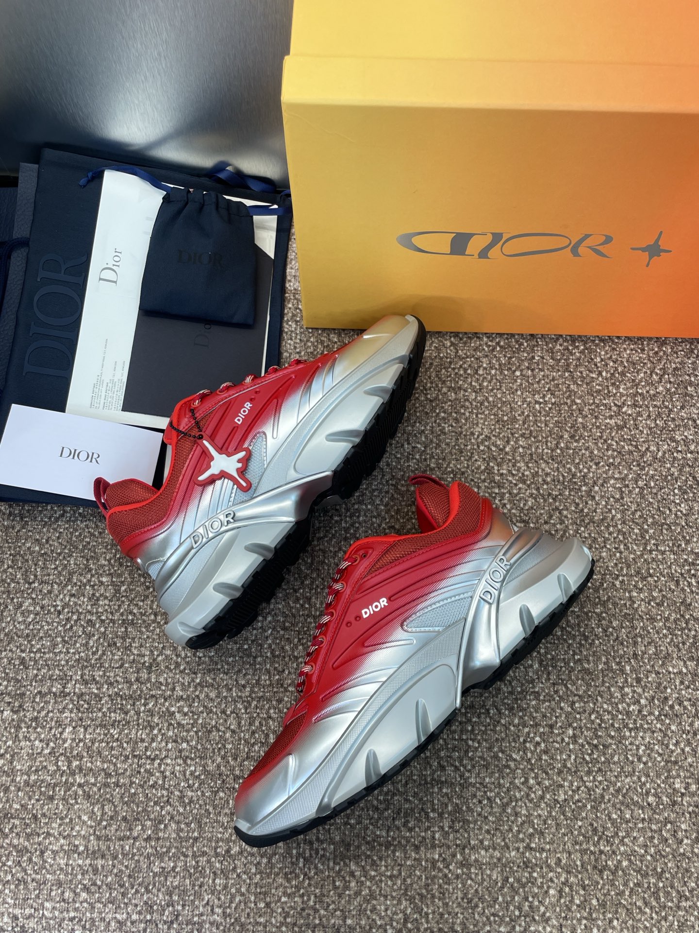 High-End Male Fashion Shoes: Dior Dio 2025 Springs and Summers Lovers B44 – P936 Price, CD-Letter Logo, Star-Simulator Design - 图片 3