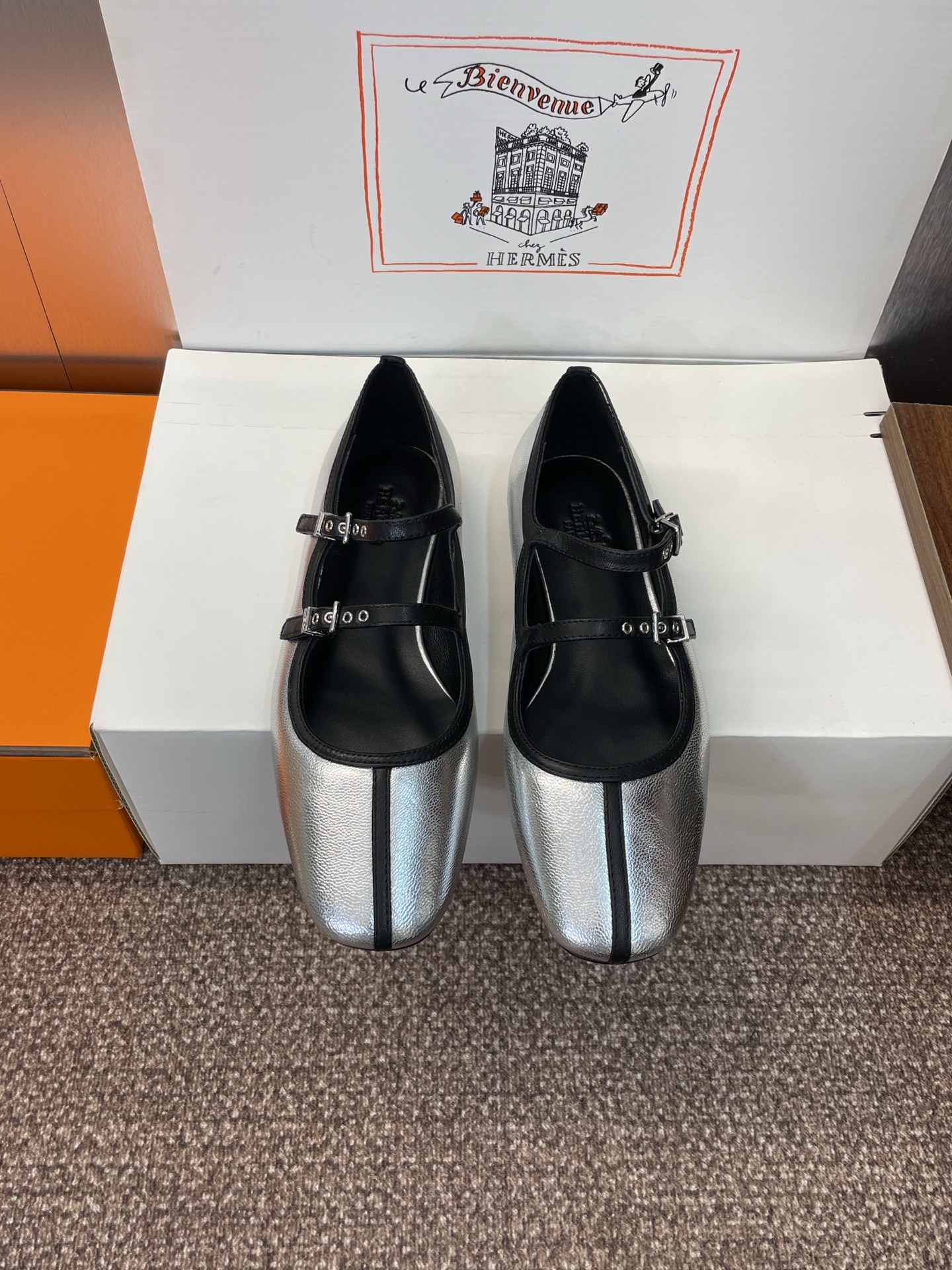 NO:461819,Dongguan goods Purchase grade Hermes Hermes 2025 spring and summer new Lilia color-blocking ballet doll women's shoes H letter logo hardware belt buckle flat-soled round-toe Mary Zhen Loafer single shoes Material imported calfskin/imported velvet + water dyed sheepskin water lining + Italian leather outsole Size: Women's size 35-41 (40.41 custom-made without return or exchange), single shoes, hermes, hermes, loafers, mary jane, cowhide, sheepskin, real silk, Leather soles19860909莞货 代购级 爱马仕 Hermes 2025春夏新款Lilia拼色芭蕾舞娃娃女鞋 H家字母logo五金皮带扣平底圆头玛丽珍乐福单鞋 材质进口小牛皮/进口真丝绒+水染羊皮水里+ 意大利真皮大底 Size: 女码35-41（40.41定制不退换）,单鞋,hermes,hermes,loafers,mary jane,cowhide,sheepskin,real silk,Leather soles,Women's Shoes