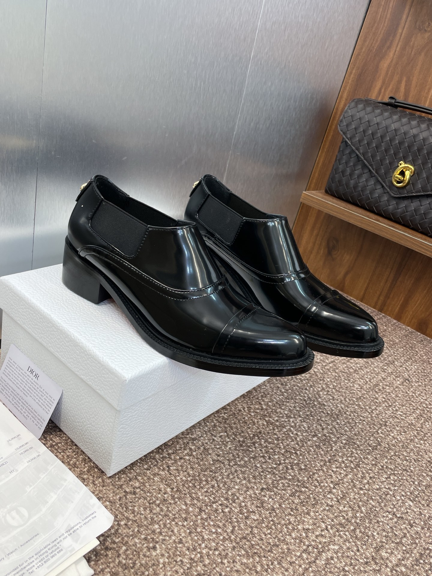 NO:461746,Dior DIOR 2025 autumn and winter new D-Iviera series elastic deep-lipped derby Chelsea women's shoes CD letter logo hardware buckle pointed toe low heel retro loafer shoes Material: imported upper beaded cowhide + water dyed cowhide inner lining + original molded outsole Heel height: 3.5CM Size: 35-42 (40.41.42 Customized without return or replacement), leather shoes, dior, dior, loafers, cowhide19860909迪奥 DIOR 2025秋冬新款 D-Iviera系列弹力深口徳比切尔西女鞋 CD字母logo 五金扣尖头低跟复古乐福单鞋 材质:鞋面进口开边珠牛皮+水染牛皮内里+原版开模大底 跟高:3.5CM Size: 35-42(40.41.42定做不退不换）,皮鞋,dior,dior,loafers,cowhide,Women's Shoes