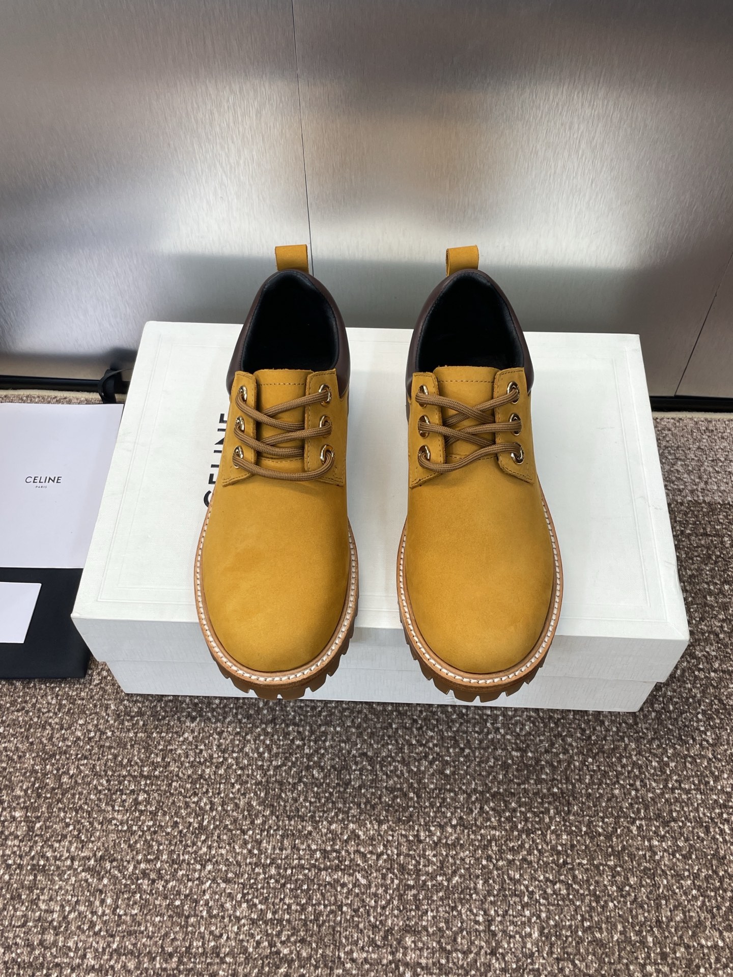 NO:478336,:Women's size/men's size CELINE autumn and winter couple's new low-heeled lace-up derby shoes Celine letter logo color-blocking casual hiking shoes Material upper imported beef suede + water dyed sheepskin inner lining + original molded leather edge rubber combination non-slip sole Size:Women's size 35-40 (40 custom-made without return and exchange) Men's size 39-45 (45 custom-made without return and exchange), boot loafers, celine, celine, loafers, boots, sheepskin, chamois leather19860909:女码/男码 CELINE 秋冬情侣新款低跟系带徳比鞋 赛琳字母logo拼色休闲登山鞋 材质鞋面进口牛麂皮+水染羊皮内里+原版开模真皮沿条橡胶组合防滑大底 Size:女码35-40（40定制不退换）  男码39-45（45定制不退换）,靴子乐福鞋,celine,celine,loafers,boots,sheepskin,chamois leather,Women's Shoes