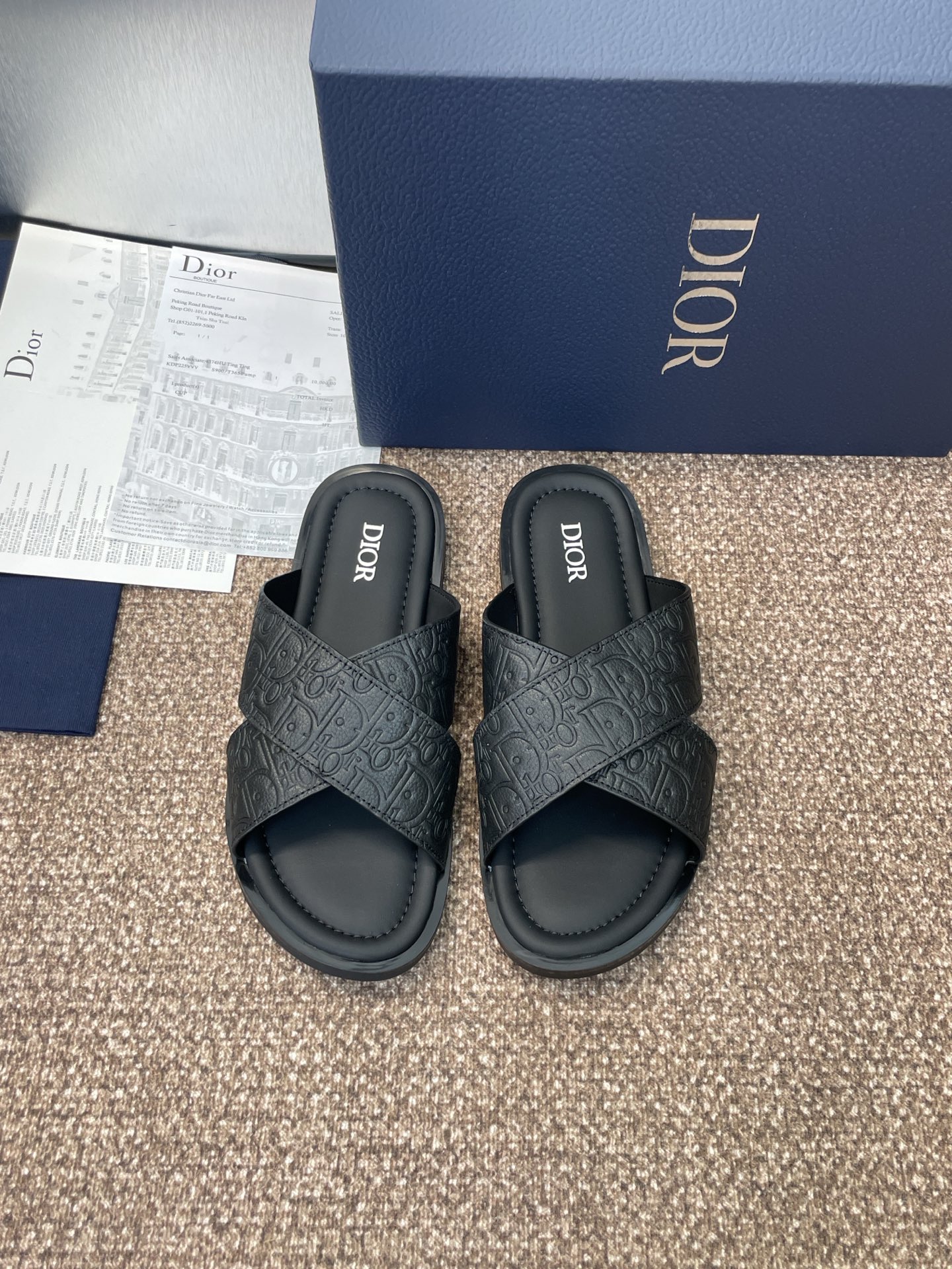 NO:477331,Dior Spring and Summer Show new Alias ​​cross-belt men's slippers CD letter logo Oblique presbyterian star same flat letter logo beach sandals Material: original custom embossed calfskin upper + water dyed sheepskin inner footbed + original Eva rubber combination outsole size39-46 (45.46 custom non-return and exchange), split-toed shoes slippers, dior, dior, sandals, slippers, cowhide, sheepskin19860909Dior 迪奥 春夏走秀新款Alias交叉带男拖鞋 CD字母logo Oblique老花明星同款平底字母logo沙滩凉鞋 材质:原版定制压花小牛皮鞋面+水染羊皮内里垫脚+原版Eva橡胶组合大底 size39-46(45.46定制不退换),分趾鞋拖鞋,dior,dior,sandals,slippers,cowhide,sheepskin,Women's Shoes