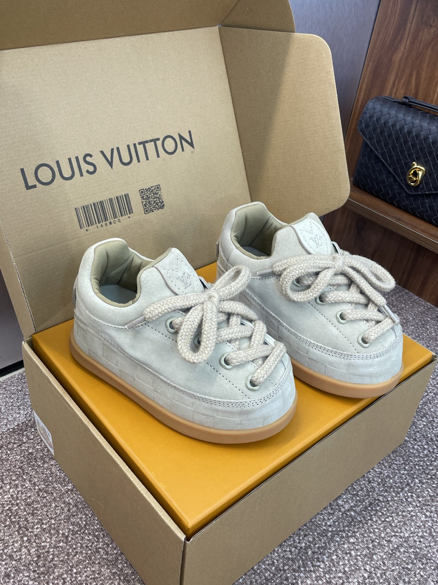 NO:478299,Louis Vuitton Spring and Summer Haute Clothing Series Couple New Damier Flat-soled Lace-up Casual Sports Fat Ding Skateboard Shoes LV Letter Logo Thick Sole Color-blocking Daddy Shoes Material Upper Imported Beef Suede + Environmentally friendly Breathable Mesh Cloth Inner + Original Opening Tpu Combination Outsole Heel Heel Heel Heel 4CM Size Women's Size 35-41 (40.41 Customized No Return) Men's Size 39-46 (45.46 Customized No Return), Casual Shoes/Sports Shoes, louis vuitton, louis vuitton, sneakers, chamois leather19860909Louis Vuitton 春夏高定系列情侣新款 Damier 平底系带休闲运动胖丁滑板鞋 LV 字母logo厚底拼色老爹鞋 材质鞋面进口牛麂皮+环保透气网眼布内里+原版开模Tpu组合大底 跟高4CM Size女码35-41(40.41定制不退换）  男码 39-46(45.46定制不退换),休闲鞋/运动鞋,louis vuitton,louis vuitton,sneakers,chamois leather,Women's Shoes