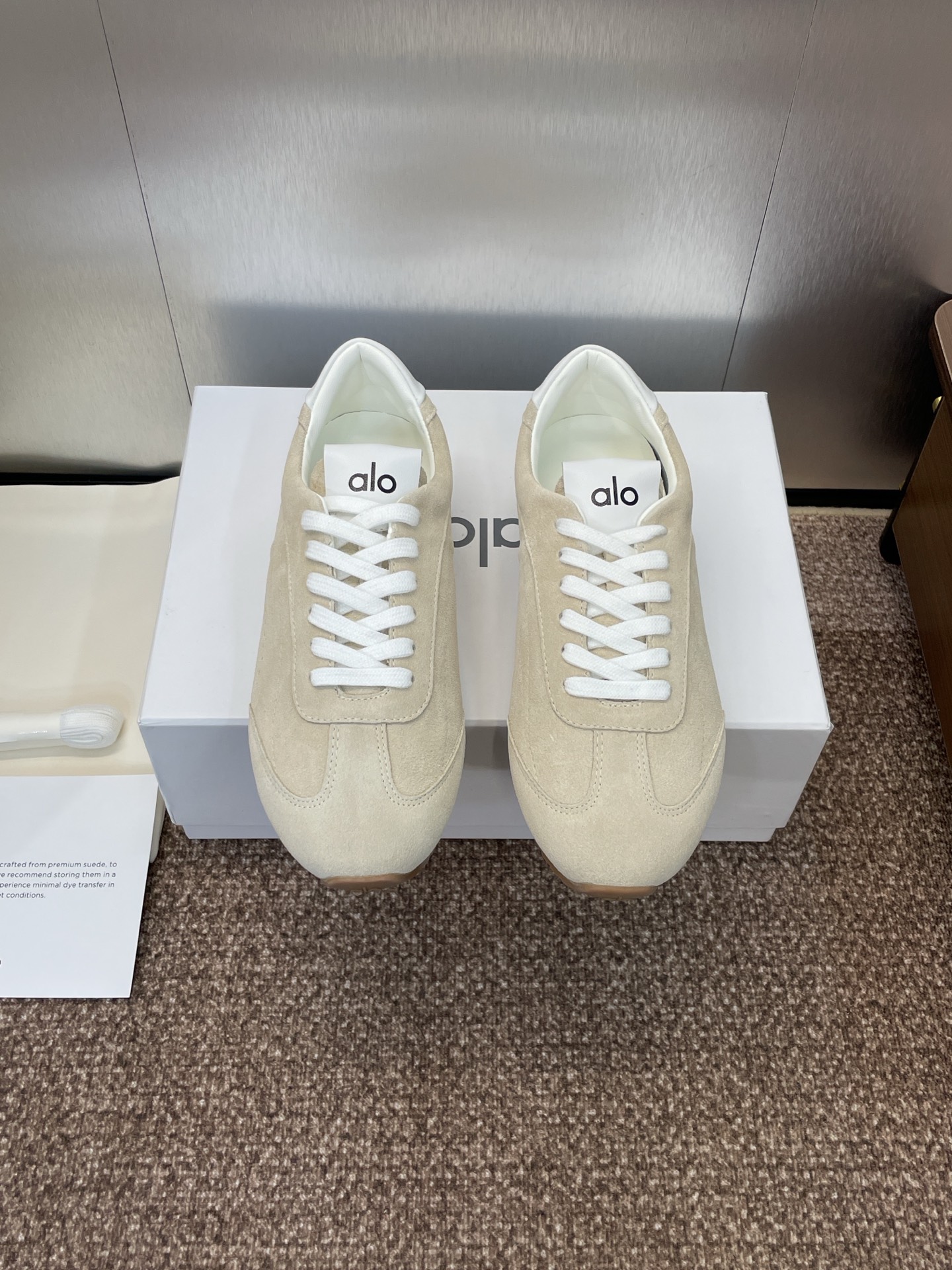 NO:478287,alo autumn and winter haute couture series catwalk couples new lace-up Dexue casual sports shoes Celebrity same letter logo round toe color-block Forrest Gump running shoes Material: imported upper sheep skin + water dyed sheepskin inner lining + original mold open sole Size: women's size 35-41 (41 custom-made without return and exchange) Men's size 39-45 (45 custom-made without return and exchange), casual shoes/sports shoes, sneakers, sheepskin, sheep19860909alo 秋冬高定系列走秀情侣新款系带徳训休闲运动鞋 明星同款字母logo圆头拼色阿甘跑鞋 材质:鞋面进口羊猄皮+水染羊皮内里+原版开模大底 Size:女码35-41(41定制不退换）  男码39-45(45定制不退换),休闲鞋/运动鞋,sneakers,sheepskin,sheep,Women's Shoes