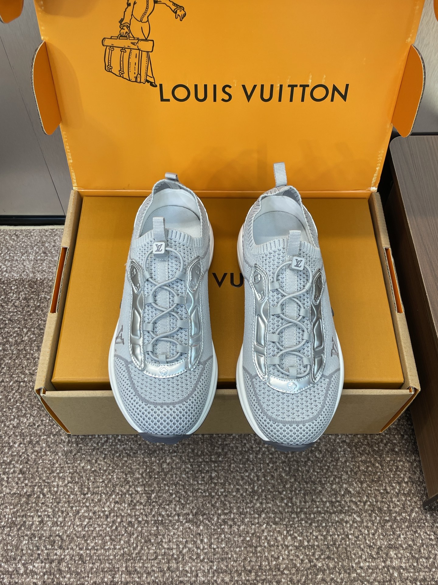 NO:478281,:Women's size/men's size Louis Vuitto* Autumn and winter high-end series couples new lace-up casual sports running shoes LV letter logo pointed toe thick-soled color-blocking dad shoes Material upper imported environmentally friendly breathable wool wool + environmentally friendly breathable mesh inner lining + original mold opening Tpu combination sole Heel height 5CM Size women's size 35-40 (40 custom-made without return and exchange) Men's size 39-45 (45 custom-made without return and exchange), casual shoes/sports shoes, louis vuitton, louis vuitton, sneakers19860909:女码/男码 Louis Vuitto* 秋冬高定系列情侣新款系带休闲运动跑鞋 LV 字母logo尖头厚底拼色老爹鞋 材质鞋面进口环保透气羊毛梭织+环保透气网眼布内里+原版开模Tpu组合大底 跟高5CM Size女码35-40（40定制不退换） 男码39-45（45定制不退换）,休闲鞋/运动鞋,louis vuitton,louis vuitton,sneakers,Women's Shoes