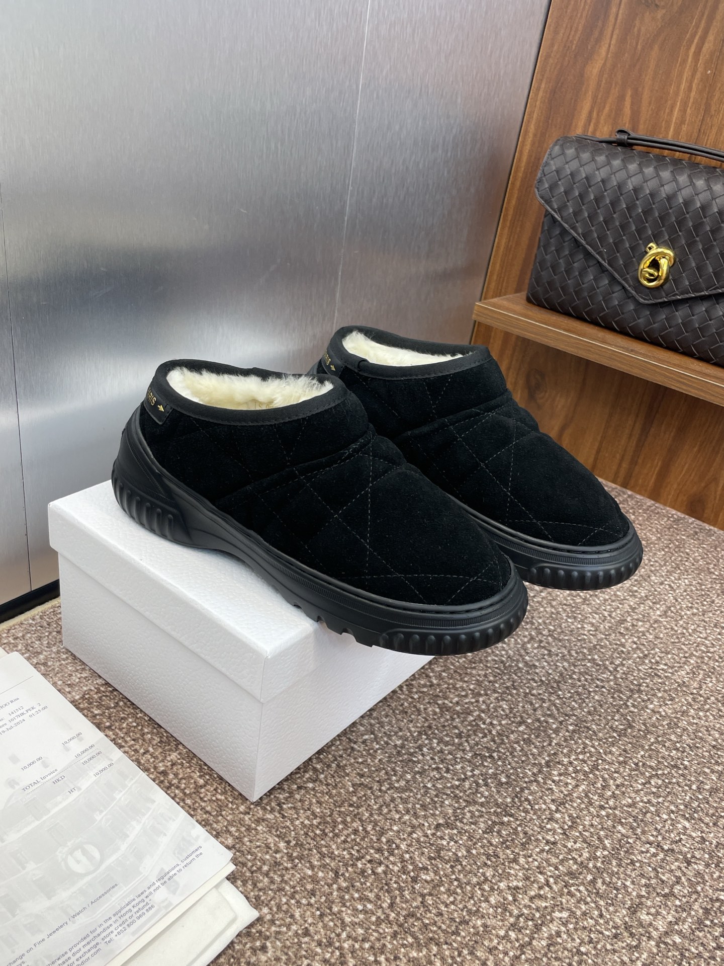 Dior D-Chez Moi Shearling Slippers: Cozy Winter Style 3 i1757450972864 874 0 1