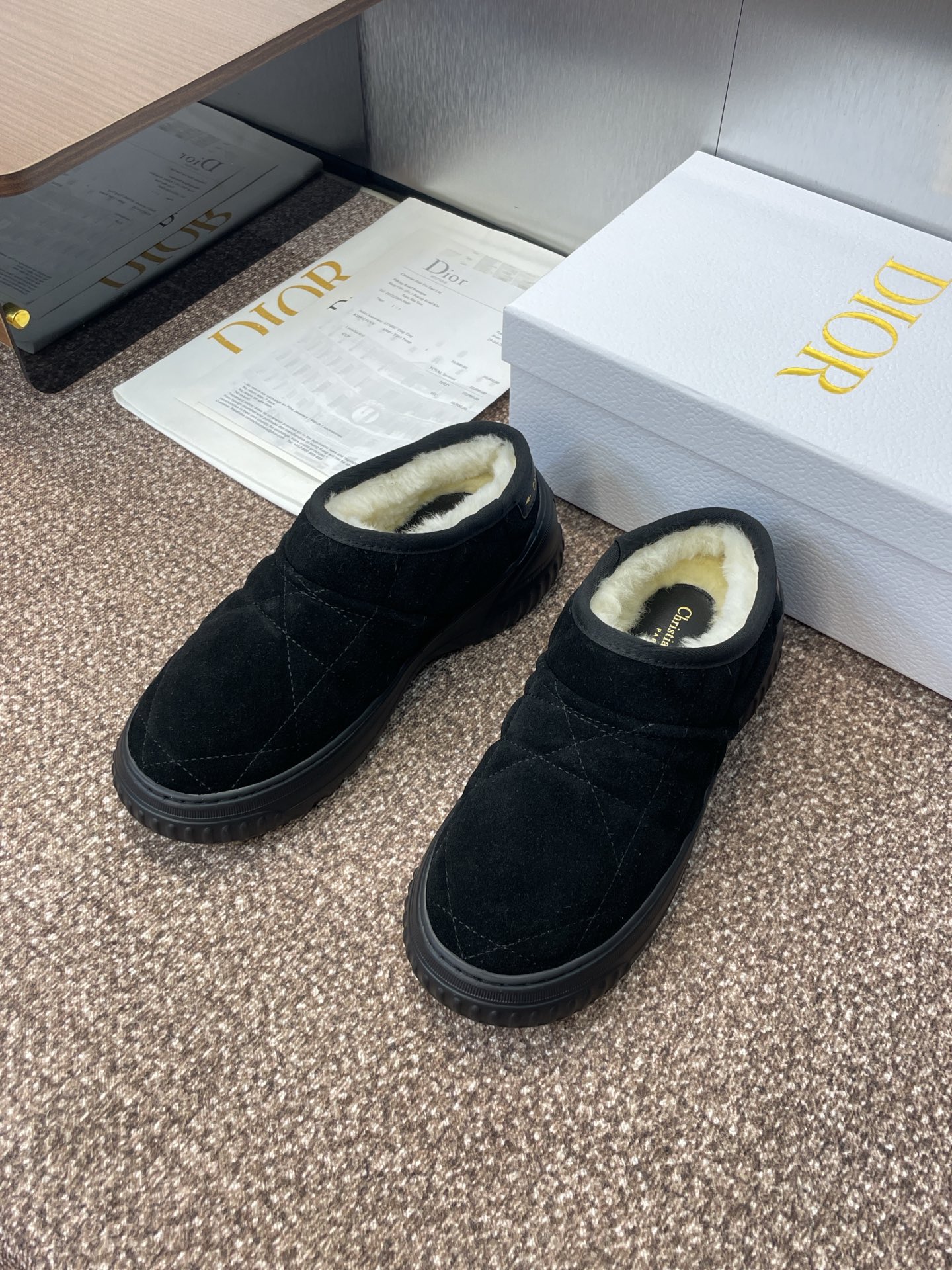 Dior D-Chez Moi Shearling Slippers: Cozy Winter Style 4 i1757450972932 238 0 2